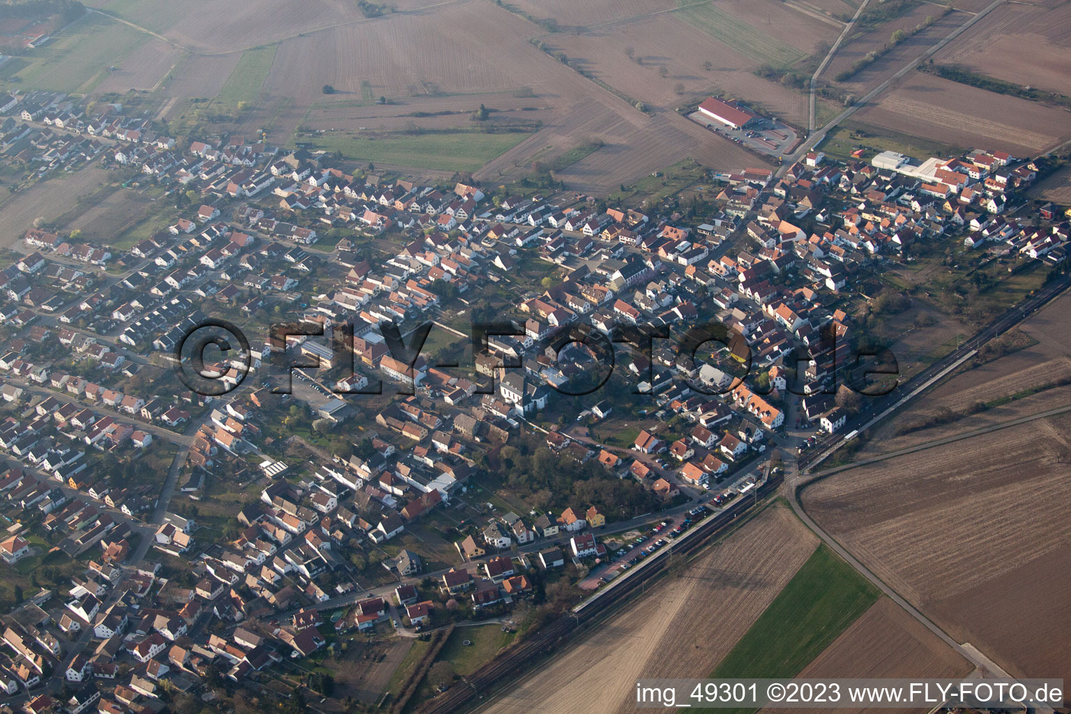 Vue aérienne de Viehtriftstr à le quartier Heiligenstein in Römerberg dans le département Rhénanie-Palatinat, Allemagne