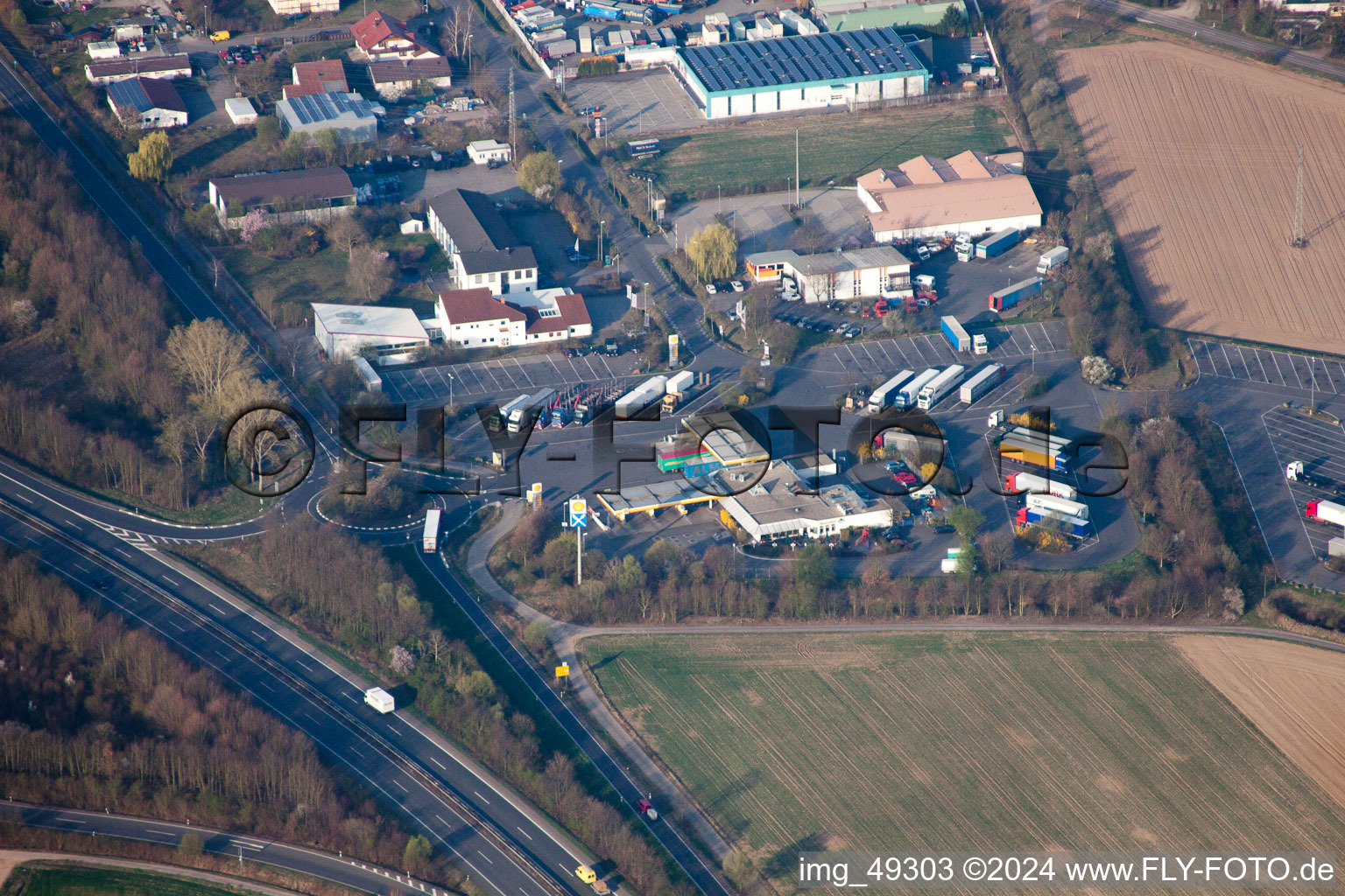 Harthausen dans le département Rhénanie-Palatinat, Allemagne du point de vue du drone