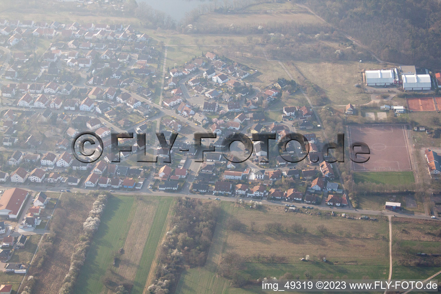 Lingenfeld dans le département Rhénanie-Palatinat, Allemagne depuis l'avion