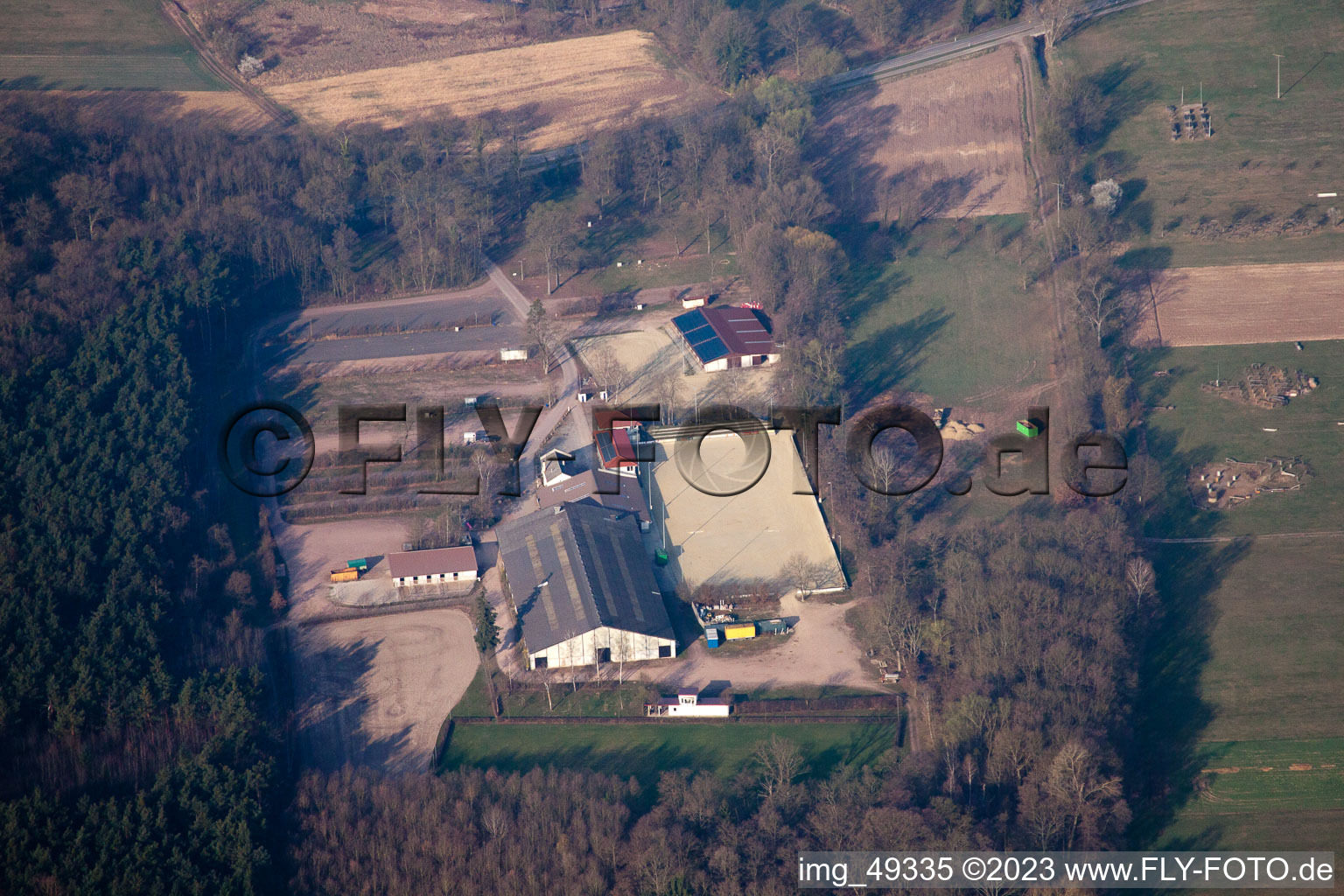 Vue aérienne de Écurie équestre à Zeiskam dans le département Rhénanie-Palatinat, Allemagne