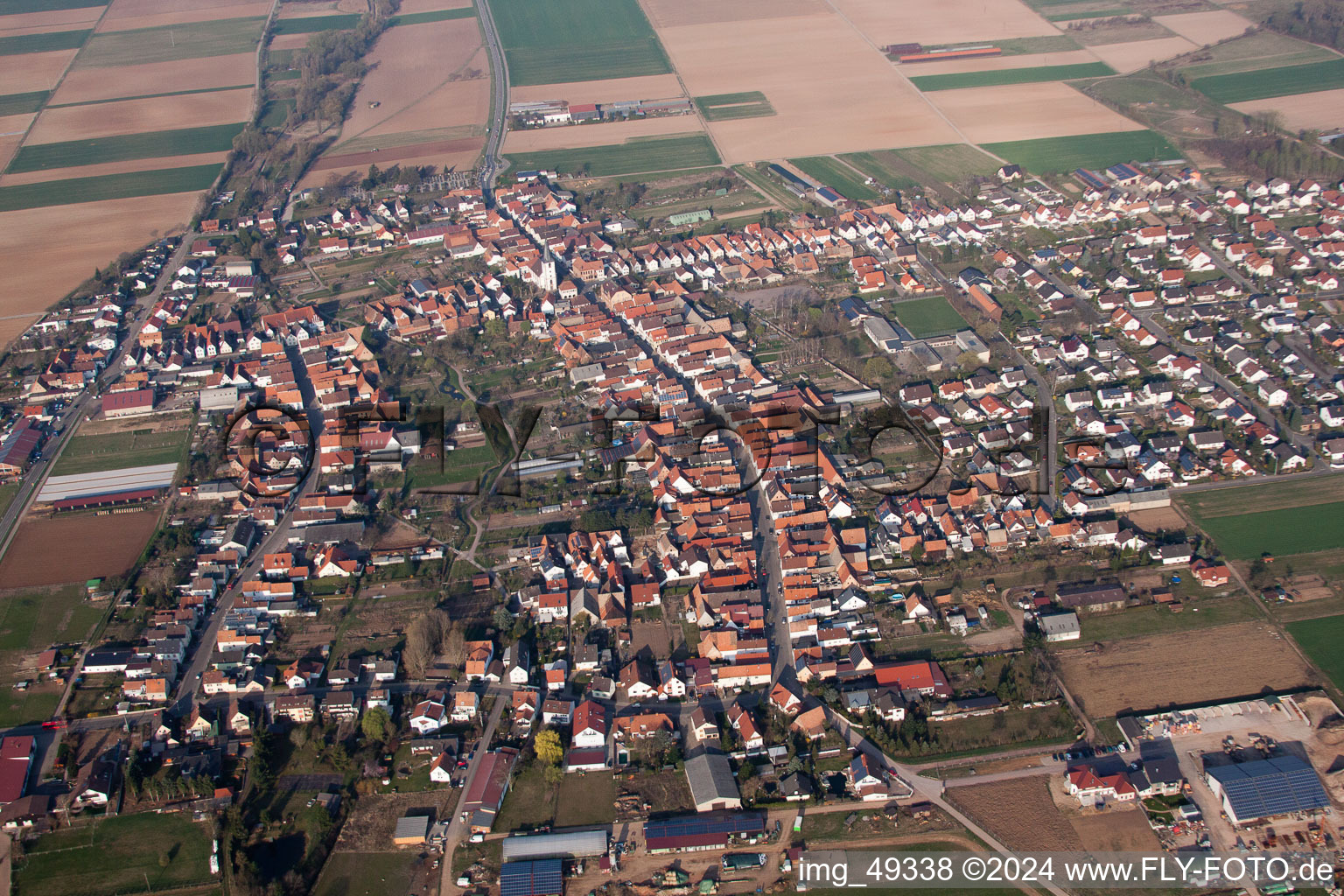 Knittelsheim dans le département Rhénanie-Palatinat, Allemagne vu d'un drone