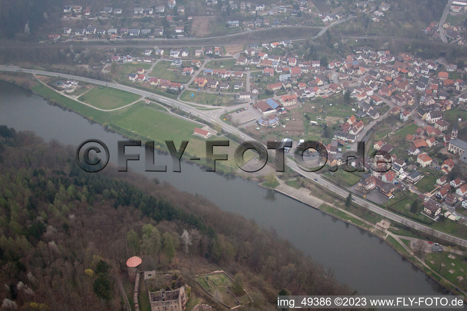 Photographie aérienne de Neckargerach dans le département Bade-Wurtemberg, Allemagne