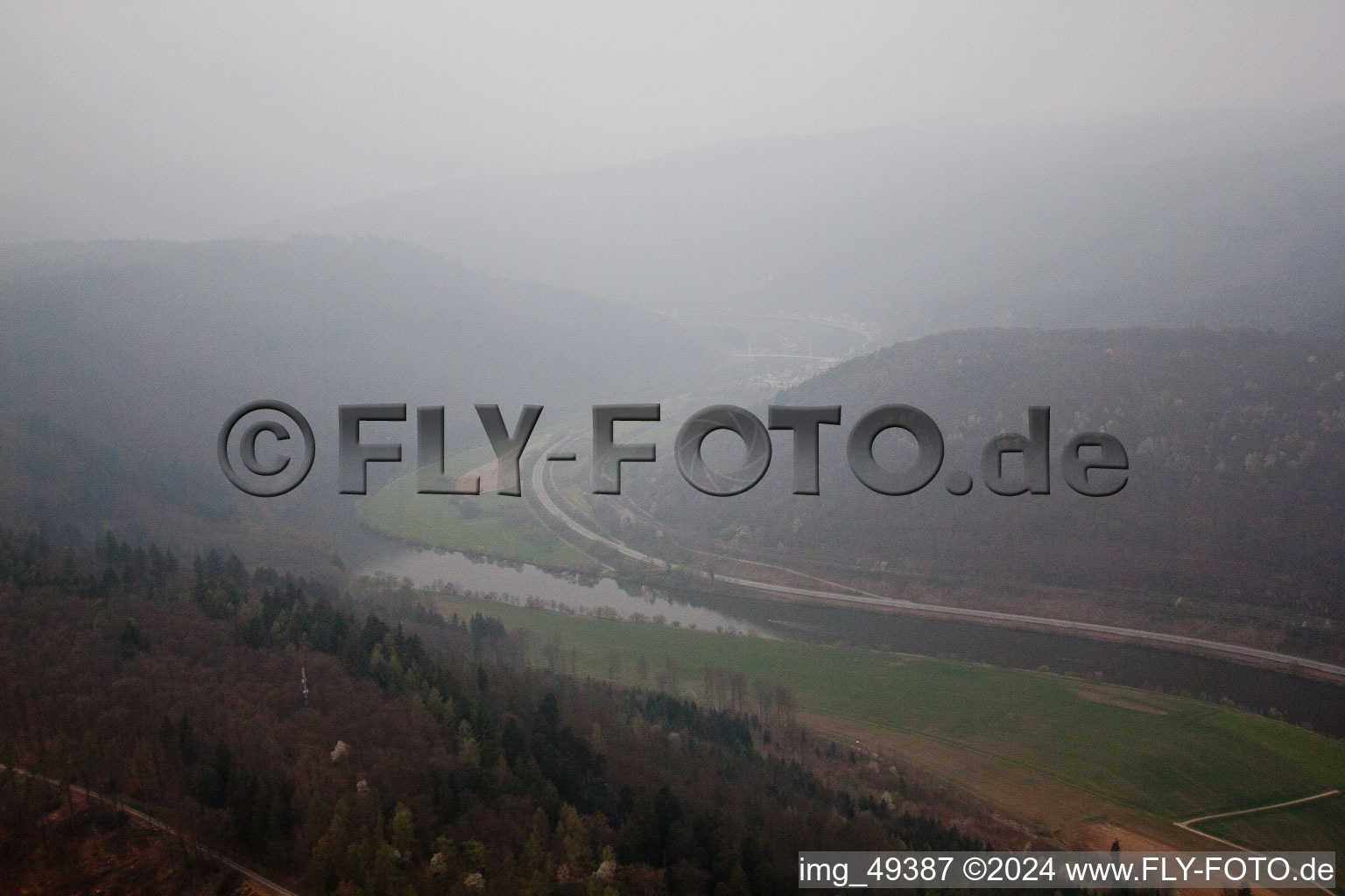 Vue oblique de Neckargerach dans le département Bade-Wurtemberg, Allemagne