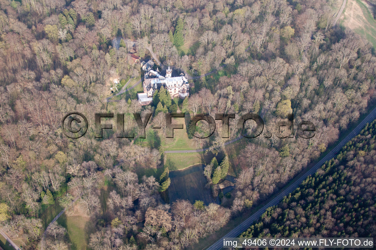 Vue aérienne de Château de Langenzell à Wiesenbach dans le département Bade-Wurtemberg, Allemagne