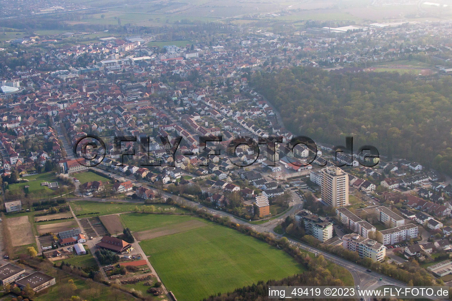 Vue aérienne de Rue Heidelberger à Wiesloch dans le département Bade-Wurtemberg, Allemagne
