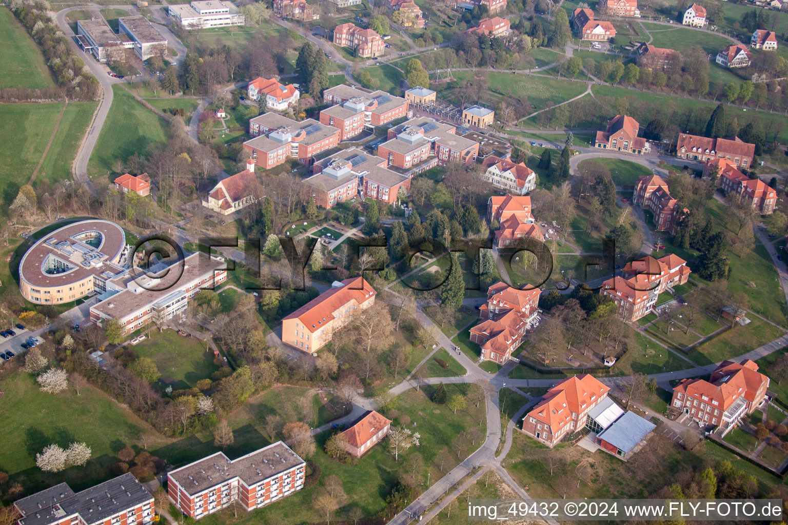 Terrain hospitalier du centre psychiatrique de Nordbaden à le quartier Altwiesloch in Wiesloch dans le département Bade-Wurtemberg, Allemagne depuis l'avion