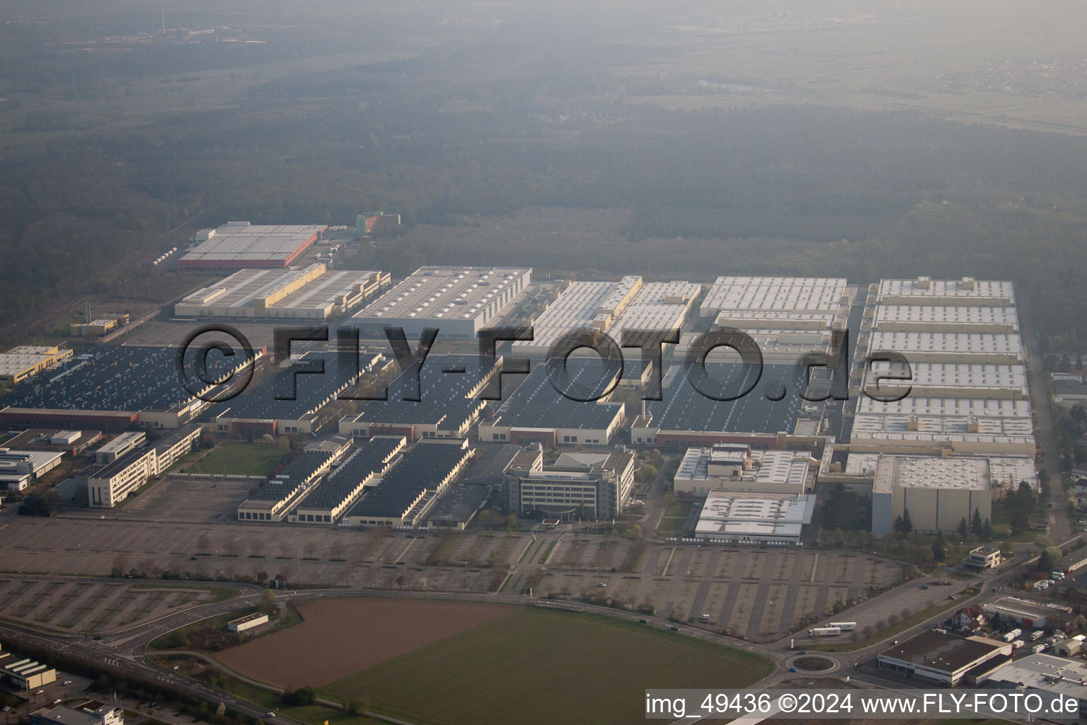 Vue aérienne de Zone industrielle, Heidelberger Druckmaschinen AG à Walldorf dans le département Bade-Wurtemberg, Allemagne