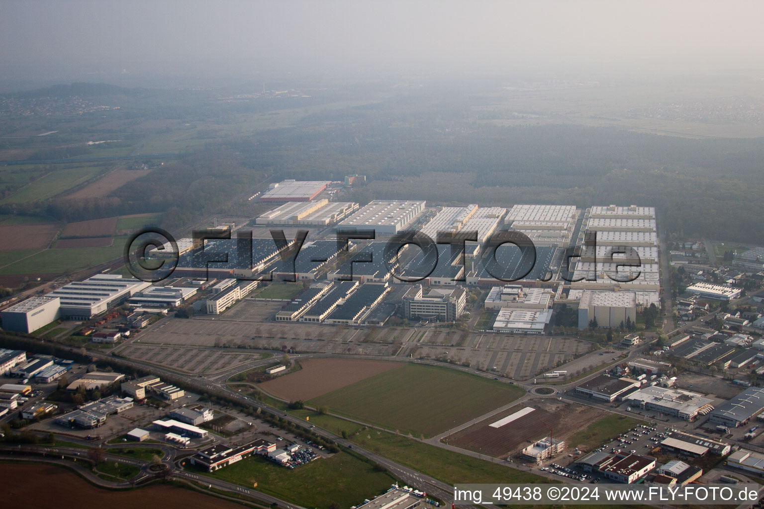 Photographie aérienne de Zone industrielle, Heidelberger Druckmaschinen AG à Walldorf dans le département Bade-Wurtemberg, Allemagne