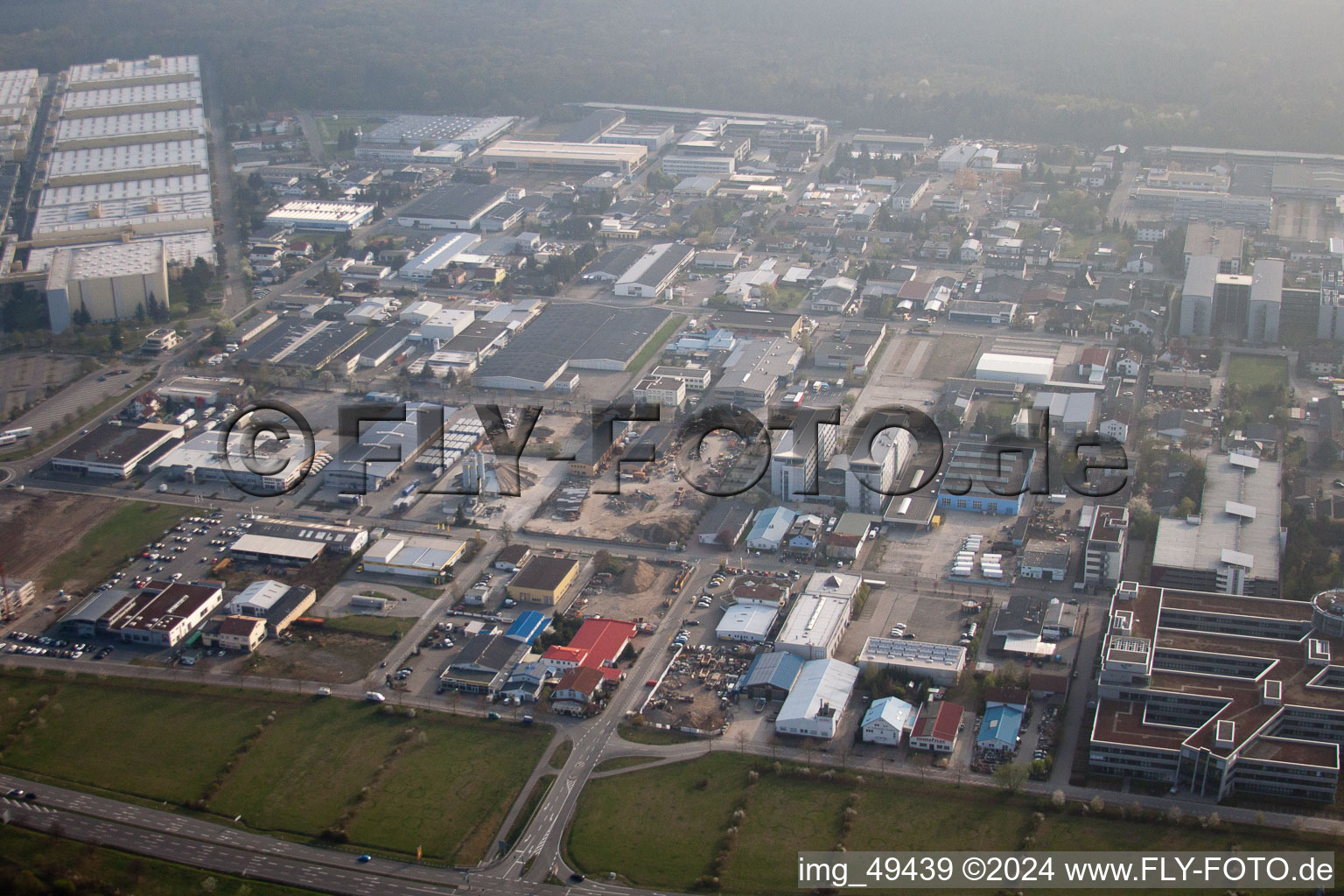 Vue oblique de Zone industrielle, Heidelberger Druckmaschinen AG à Walldorf dans le département Bade-Wurtemberg, Allemagne