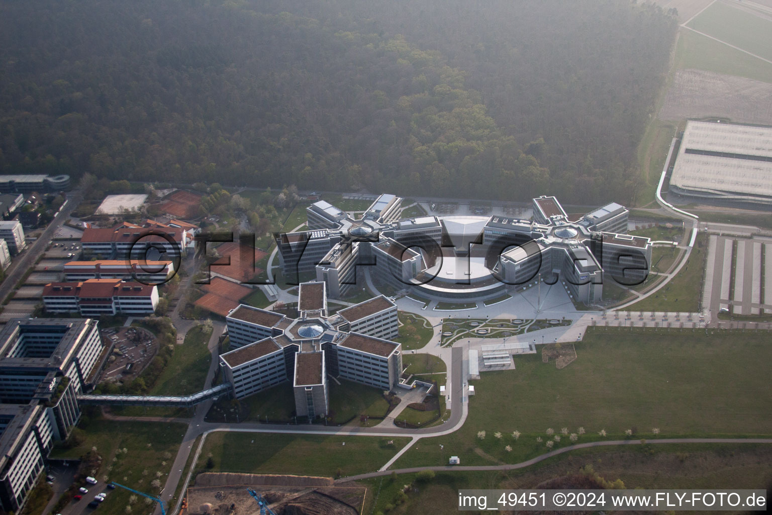 Vue oblique de Zone industrielle, SAP AG à Walldorf dans le département Bade-Wurtemberg, Allemagne