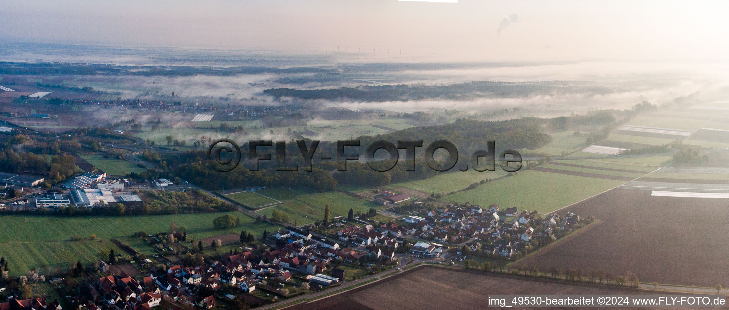 Vue oblique de Vue sur le village à le quartier Minderslachen in Kandel dans le département Rhénanie-Palatinat, Allemagne