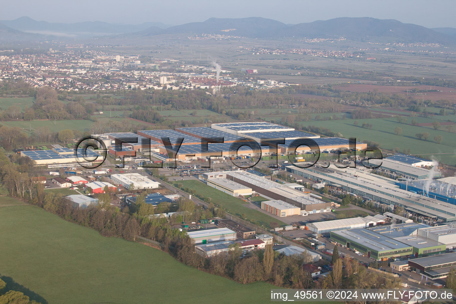 Vue oblique de Zone industrielle à Offenbach an der Queich dans le département Rhénanie-Palatinat, Allemagne