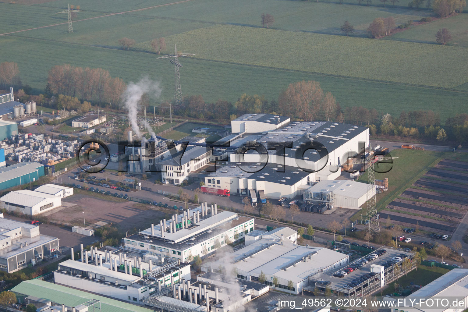 Zone industrielle à Offenbach an der Queich dans le département Rhénanie-Palatinat, Allemagne d'en haut