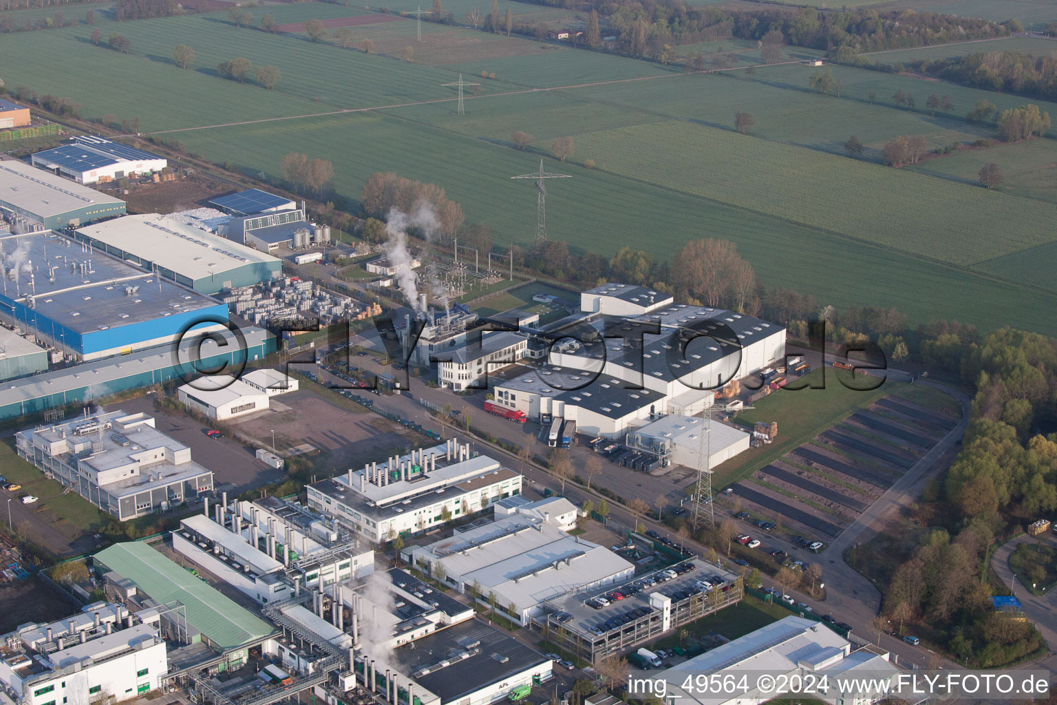 Zone industrielle à Offenbach an der Queich dans le département Rhénanie-Palatinat, Allemagne vue d'en haut
