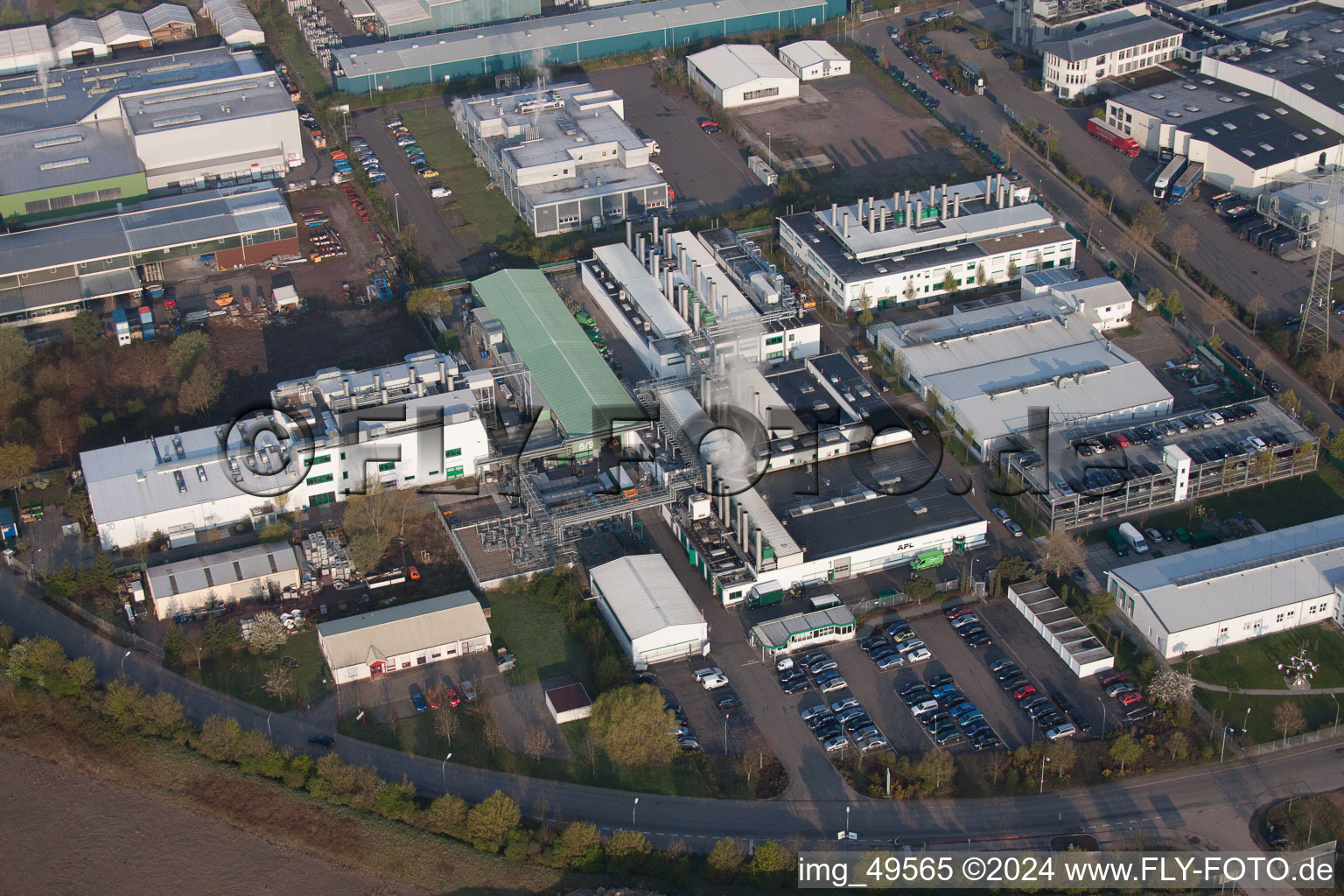 Zone industrielle à Offenbach an der Queich dans le département Rhénanie-Palatinat, Allemagne depuis l'avion