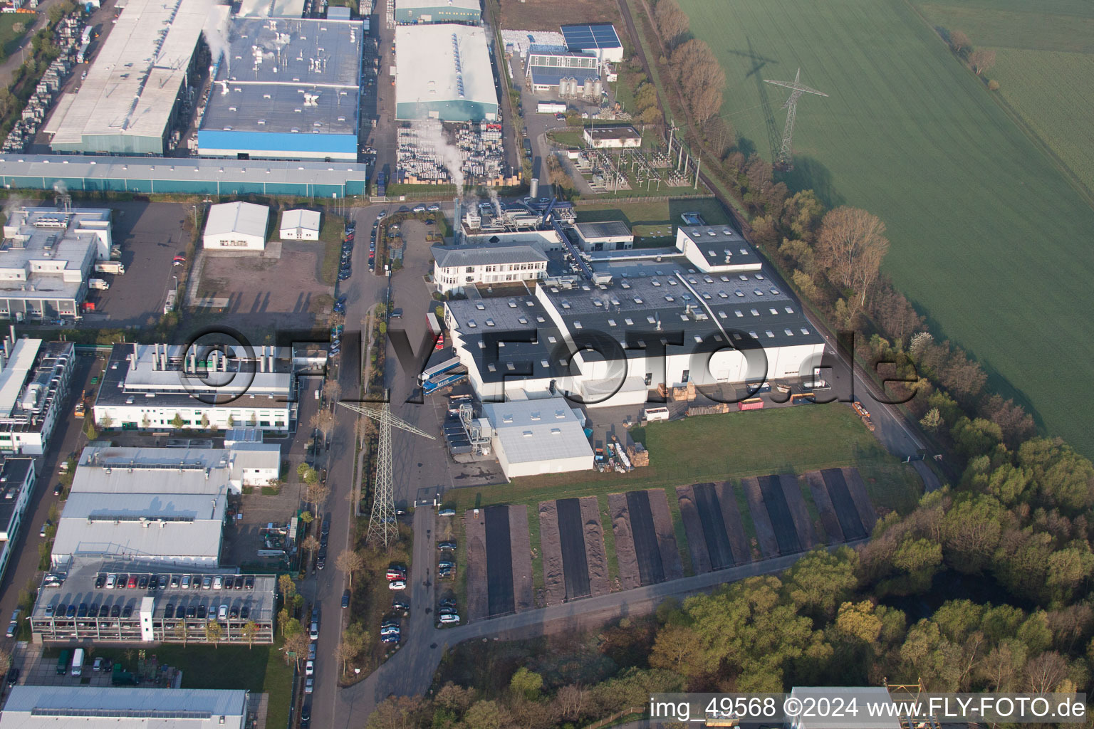 Zone industrielle à Offenbach an der Queich dans le département Rhénanie-Palatinat, Allemagne vue du ciel