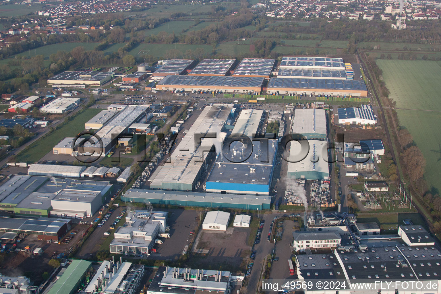 Enregistrement par drone de Zone industrielle à Offenbach an der Queich dans le département Rhénanie-Palatinat, Allemagne