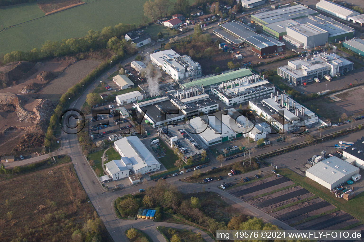 Vue oblique de Zone industrielle à Offenbach an der Queich dans le département Rhénanie-Palatinat, Allemagne