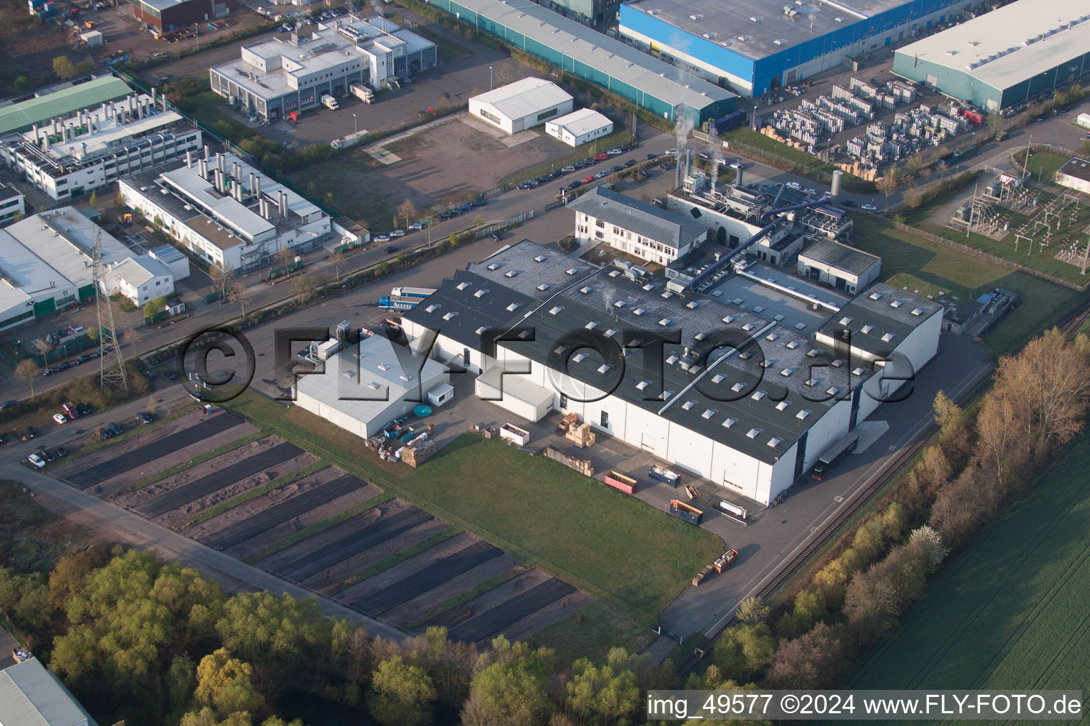 Zone industrielle à Offenbach an der Queich dans le département Rhénanie-Palatinat, Allemagne d'en haut