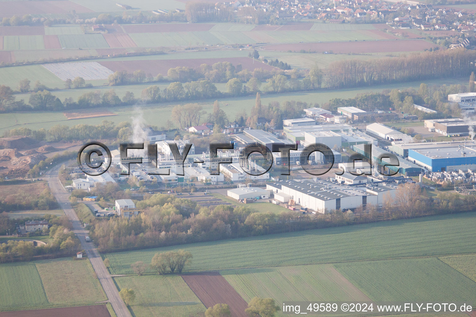 Vue d'oiseau de Zone industrielle à Offenbach an der Queich dans le département Rhénanie-Palatinat, Allemagne