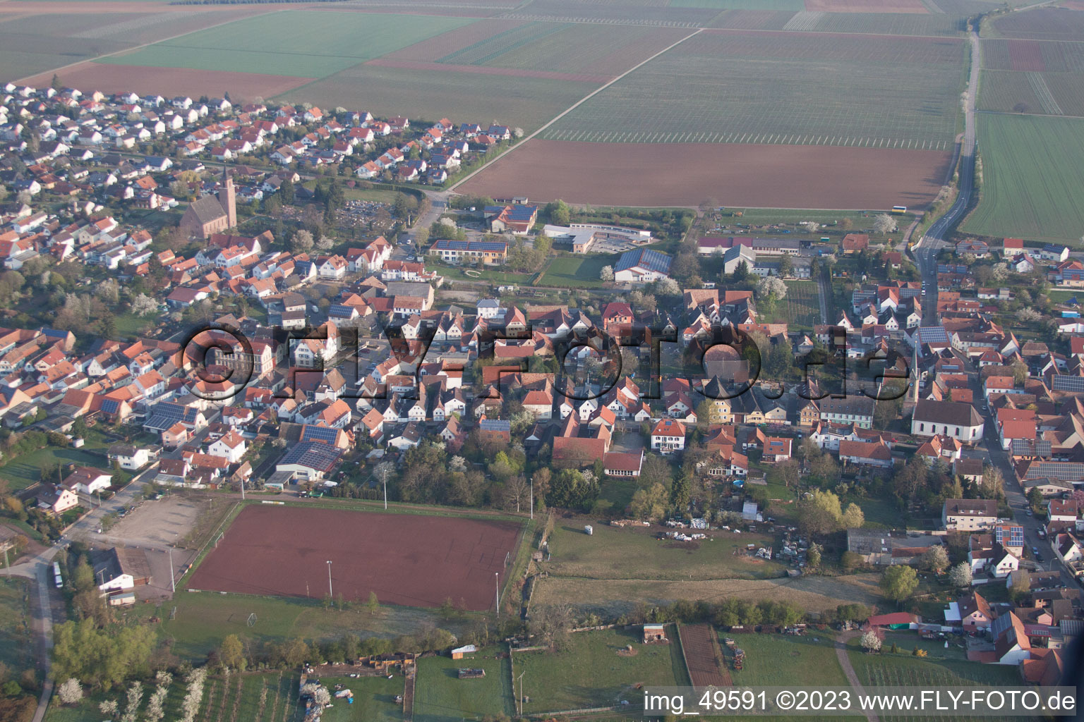 Vue oblique de Essingen dans le département Rhénanie-Palatinat, Allemagne