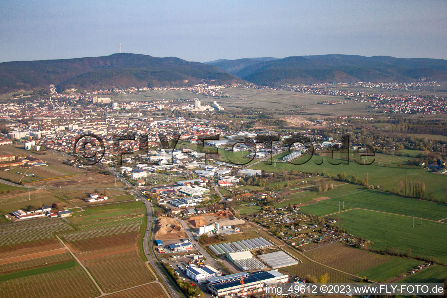 Neustadt an der Weinstraße dans le département Rhénanie-Palatinat, Allemagne depuis l'avion