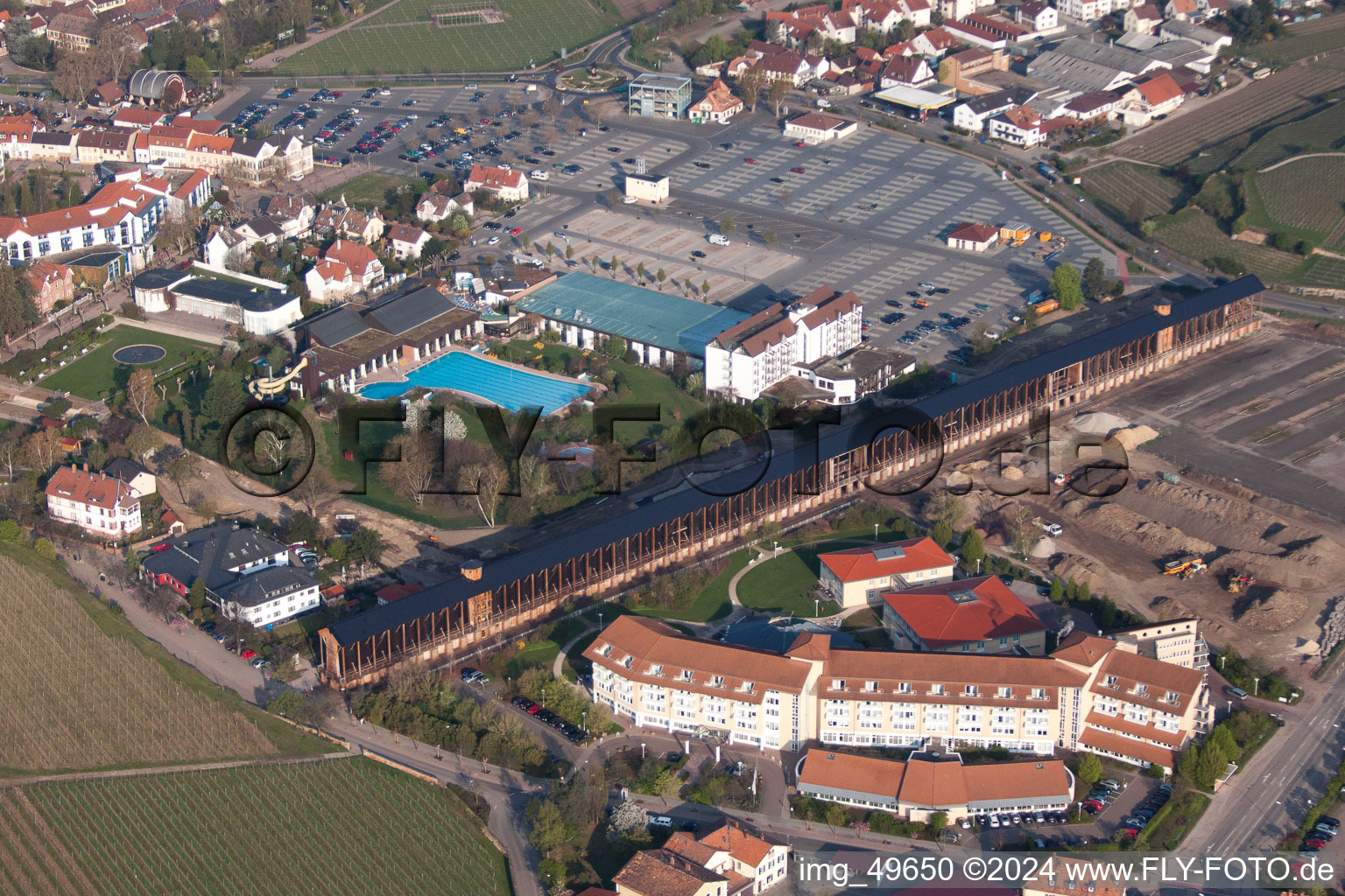 Vue aérienne de Bâtiment de remise des diplômes à Bad Dürkheim dans le département Rhénanie-Palatinat, Allemagne