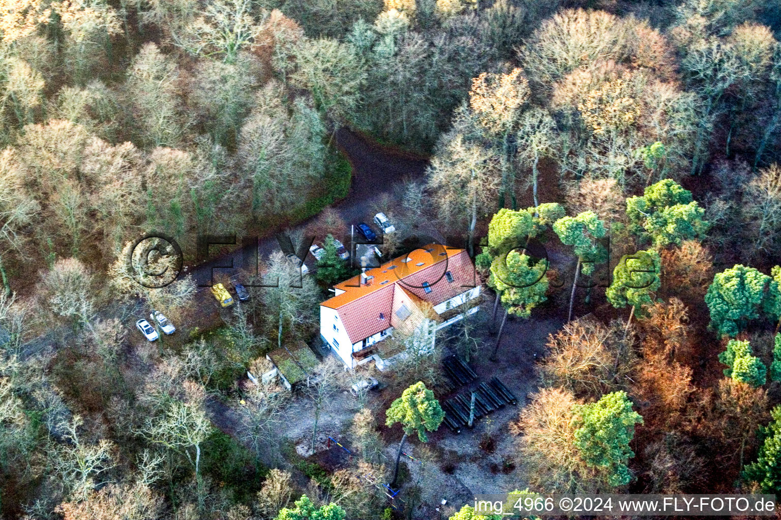 Vue aérienne de Restaurant en plein air Naturfreundehaus Bienwaldhütte à Kandel dans le département Rhénanie-Palatinat, Allemagne