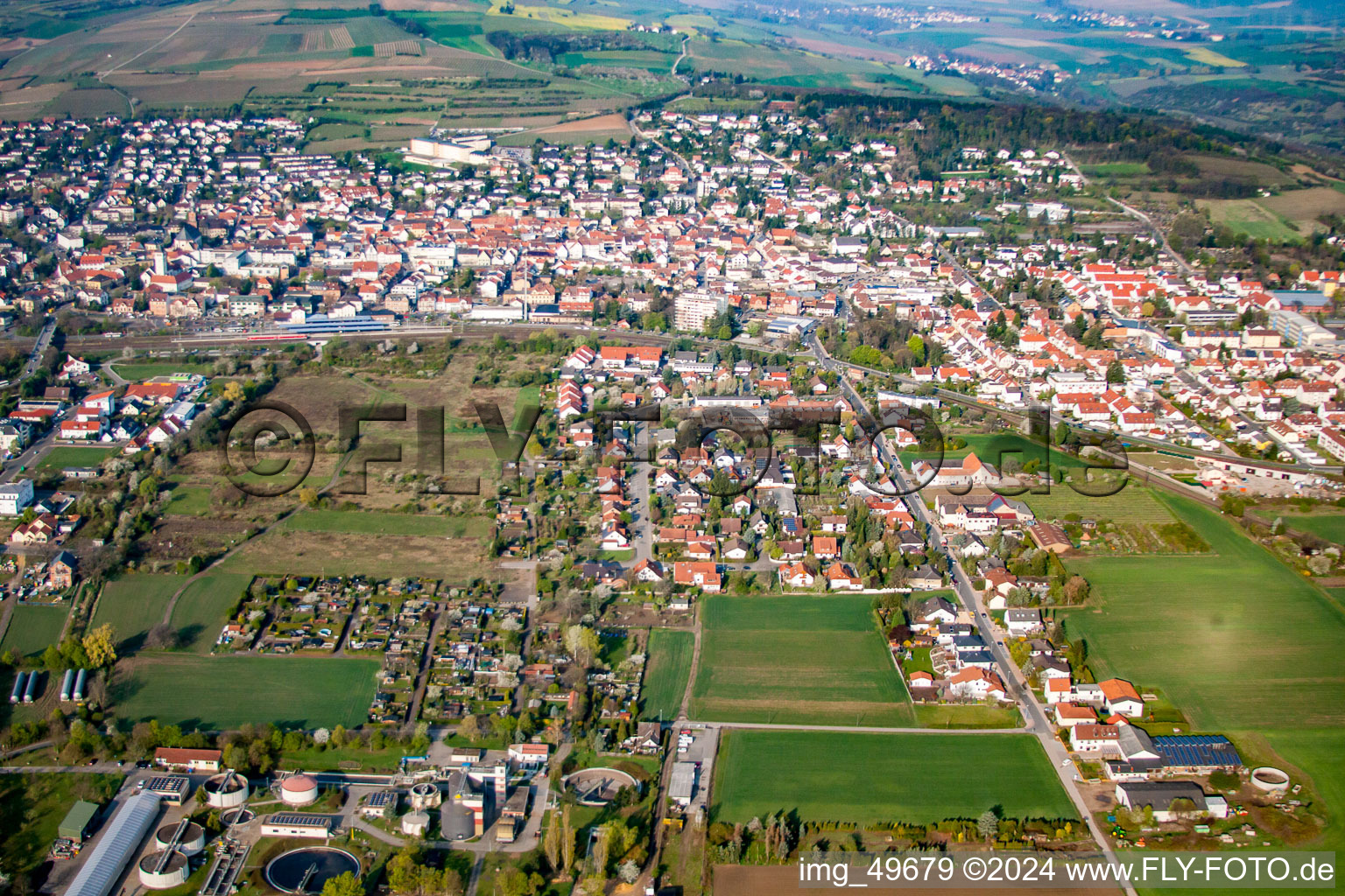 Vue aérienne de Grünstadt dans le département Rhénanie-Palatinat, Allemagne