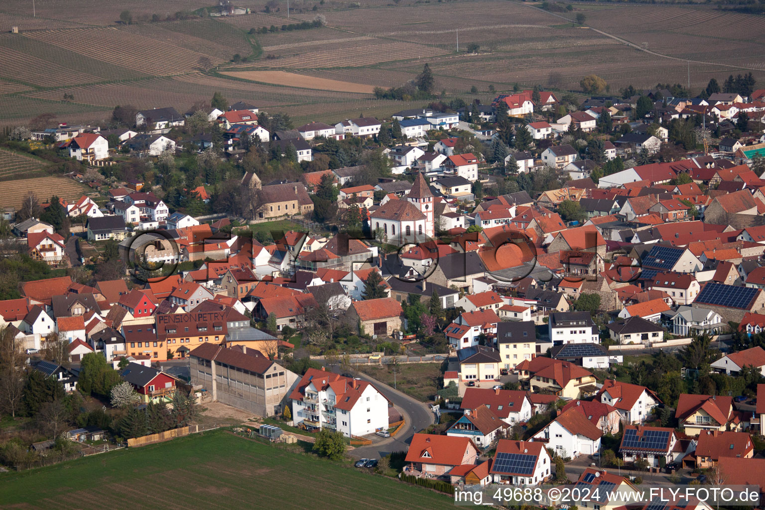Photographie aérienne de Vue des rues et des maisons des quartiers résidentiels à Bockenheim an der Weinstraße dans le département Rhénanie-Palatinat, Allemagne