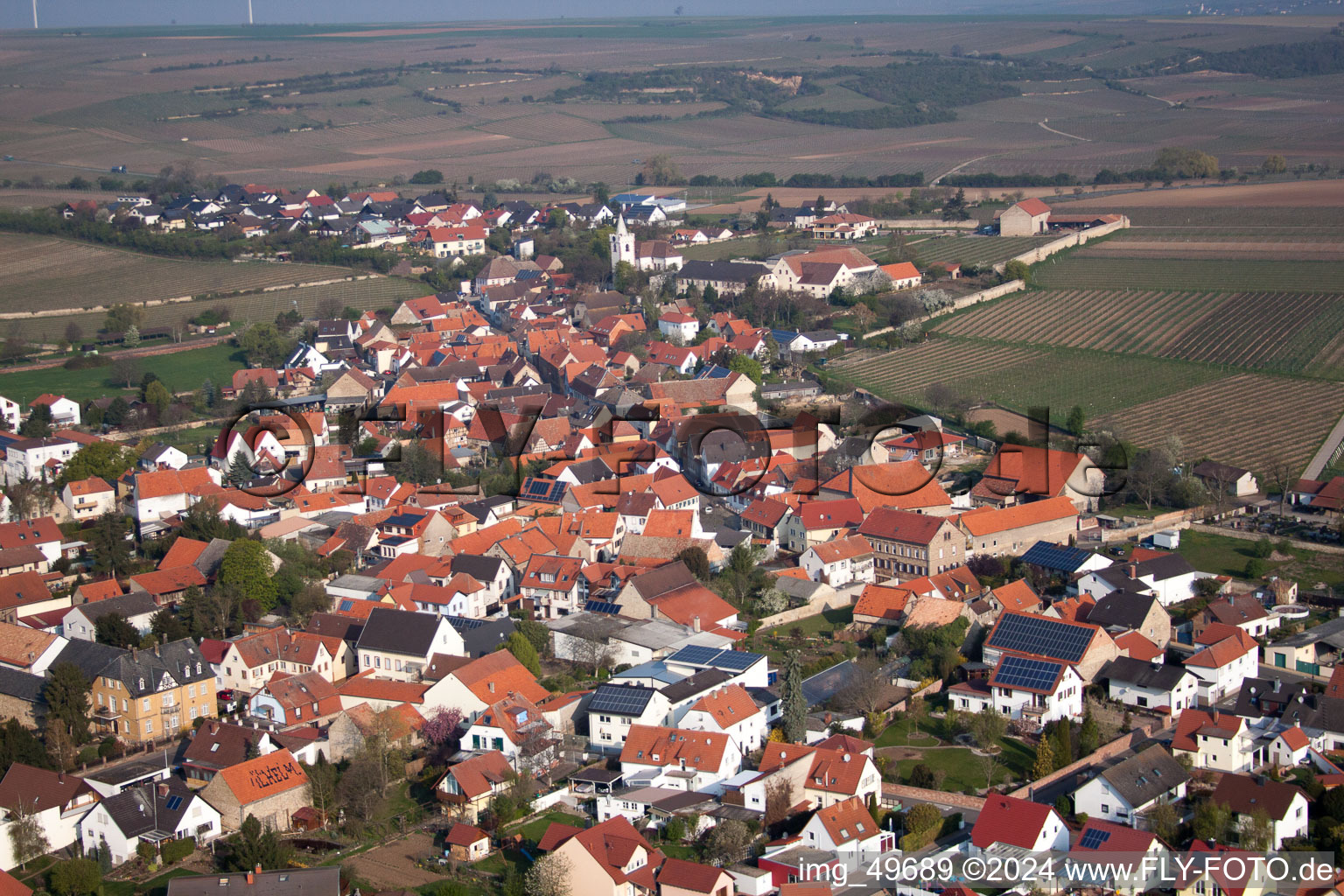 Vue oblique de Vue des rues et des maisons des quartiers résidentiels à Bockenheim an der Weinstraße dans le département Rhénanie-Palatinat, Allemagne