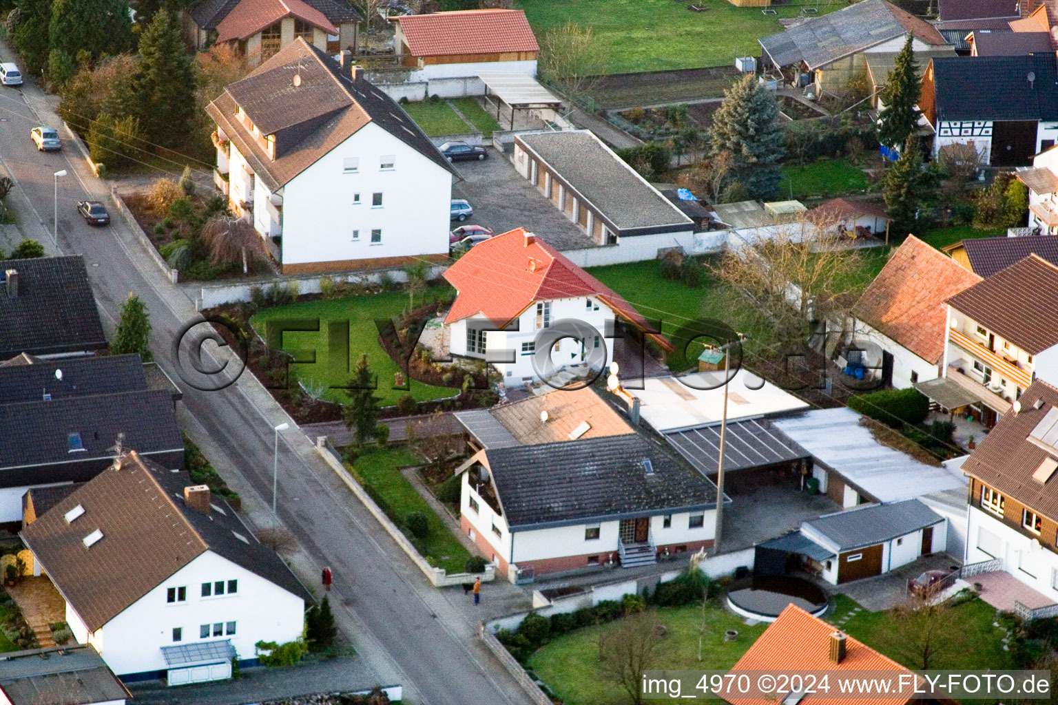 Dans le jardin au calme à Minfeld dans le département Rhénanie-Palatinat, Allemagne d'en haut