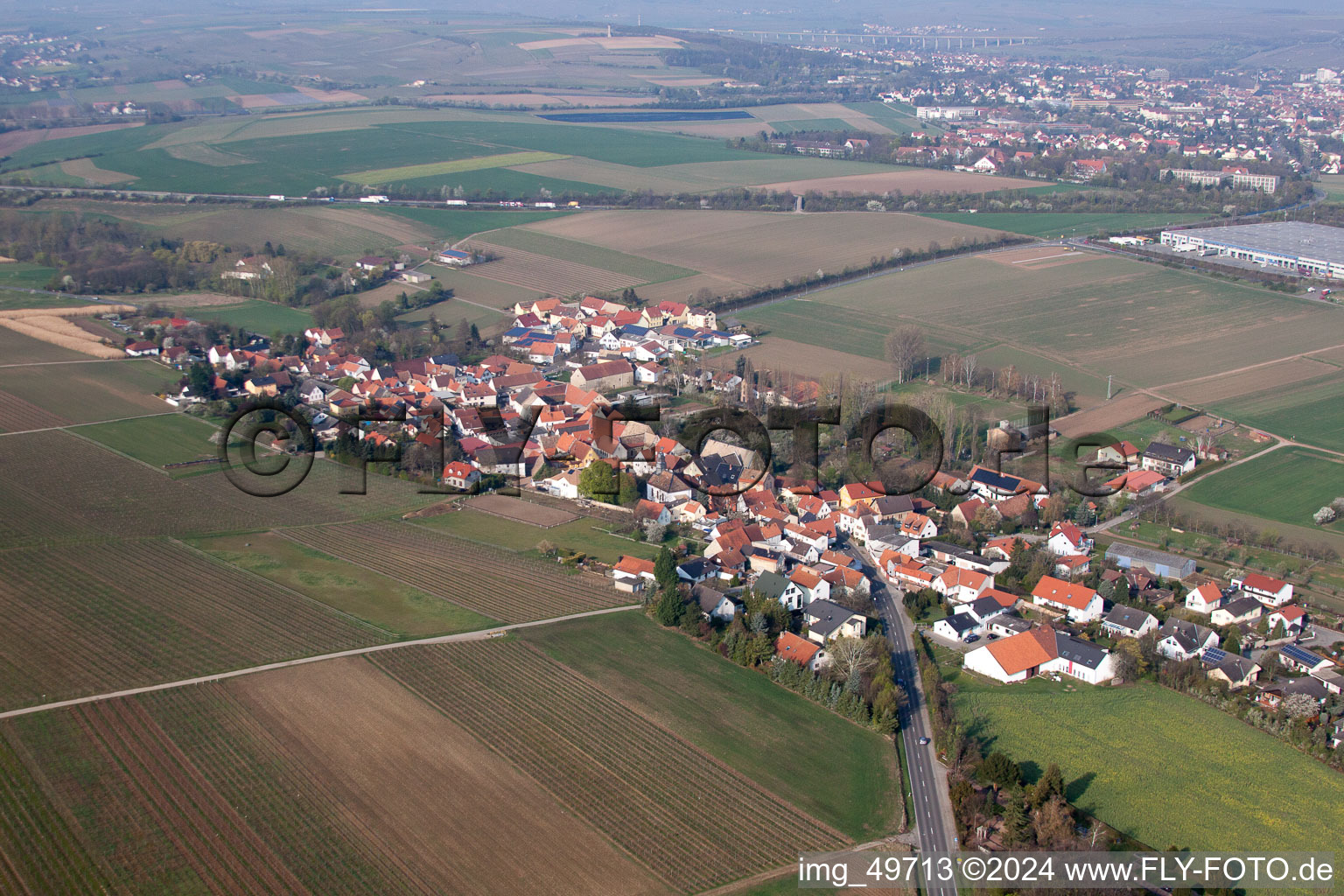 Vue aérienne de Vue sur le village à le quartier Dautenheim in Alzey dans le département Rhénanie-Palatinat, Allemagne