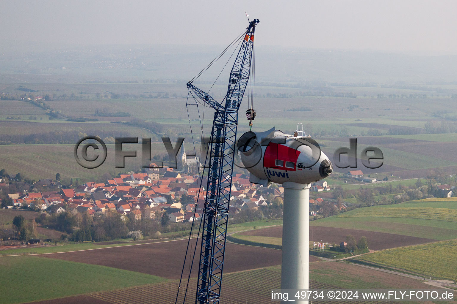 Chantier de construction d'éoliennes à Gabsheim dans le département Rhénanie-Palatinat, Allemagne hors des airs