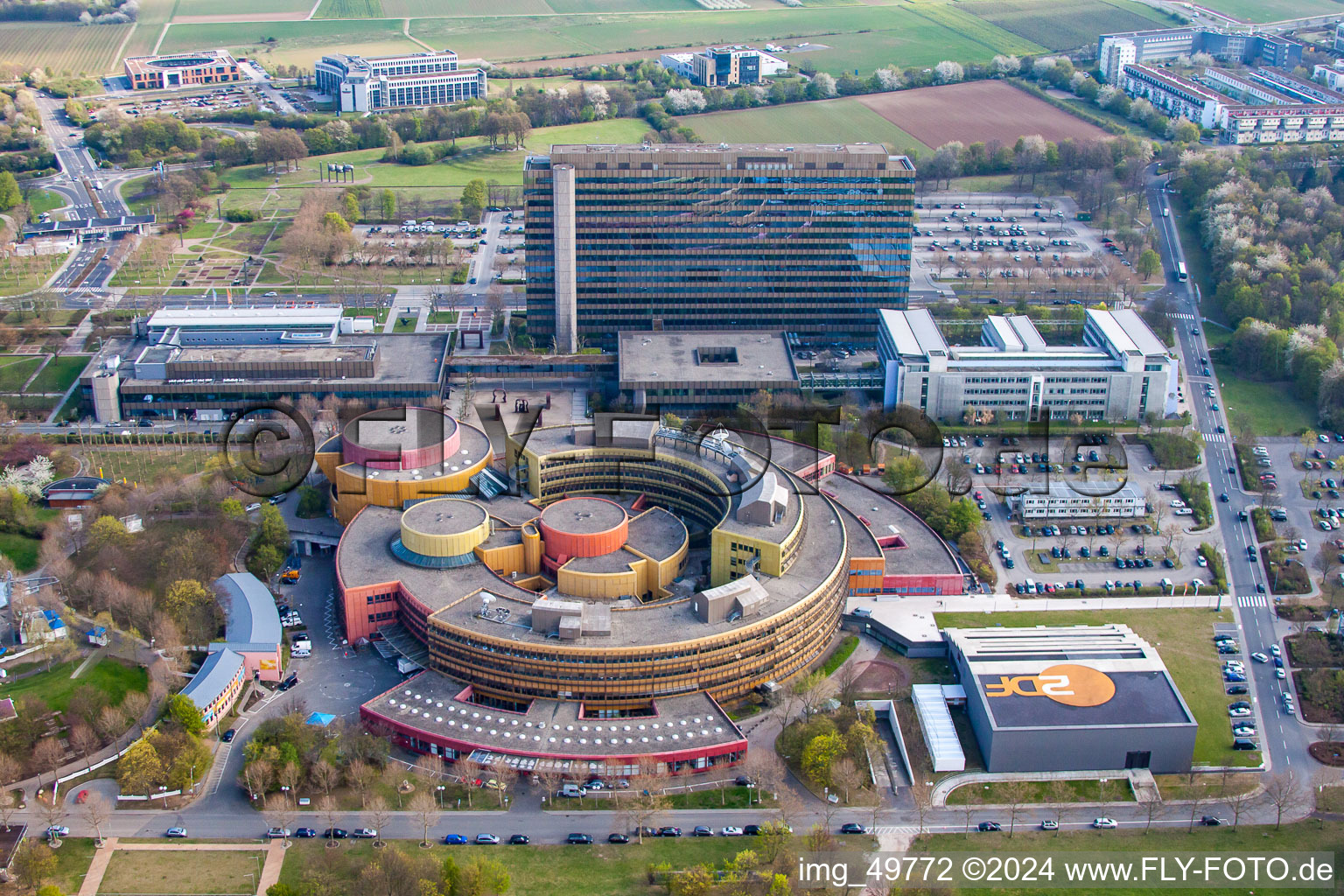 Vue aérienne de Espace extérieur et diffusion télévisée ZDF TV Garden à le quartier Lerchenberg in Mainz dans le département Rhénanie-Palatinat, Allemagne