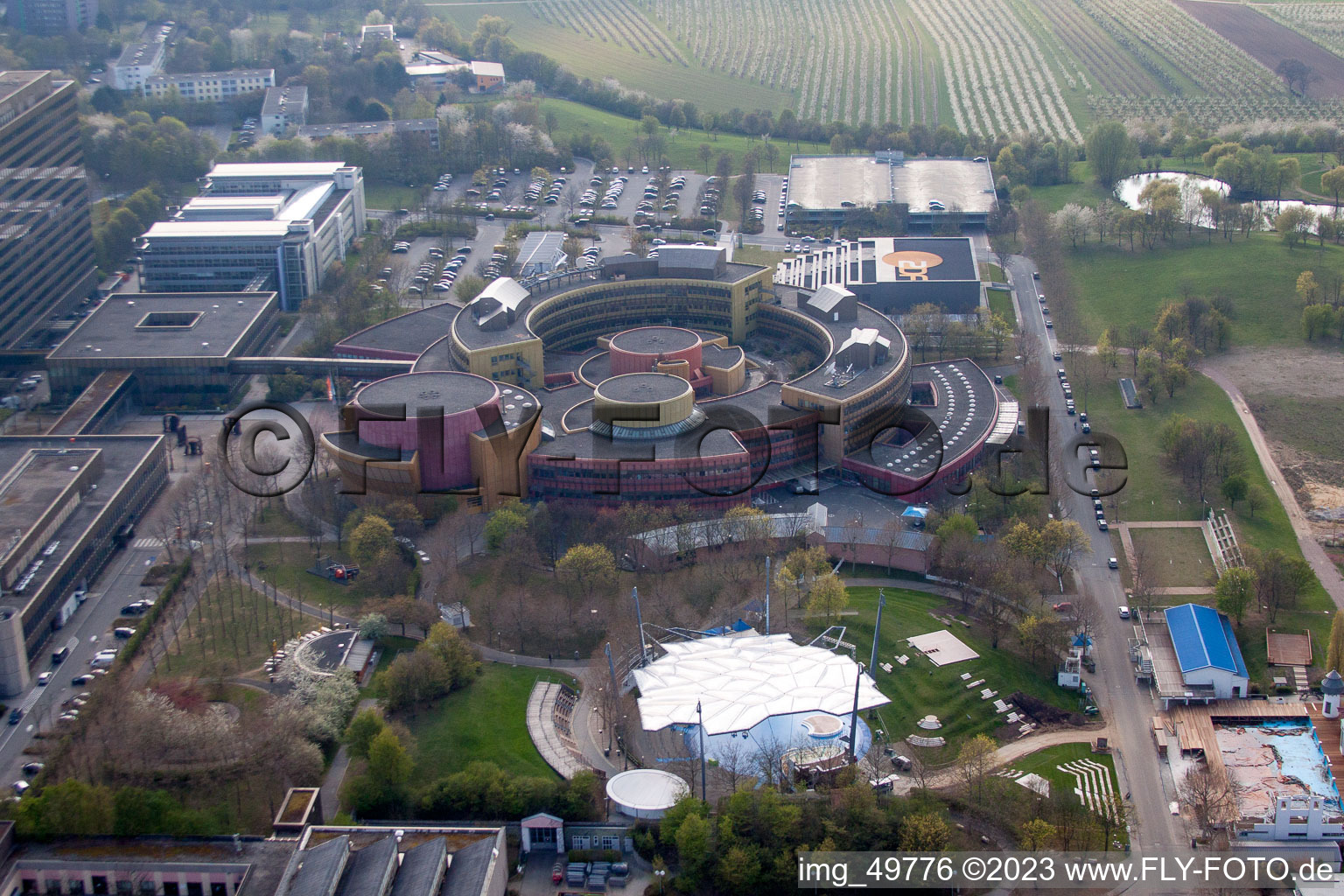 Enregistrement par drone de ZDF à le quartier Lerchenberg in Mainz dans le département Rhénanie-Palatinat, Allemagne