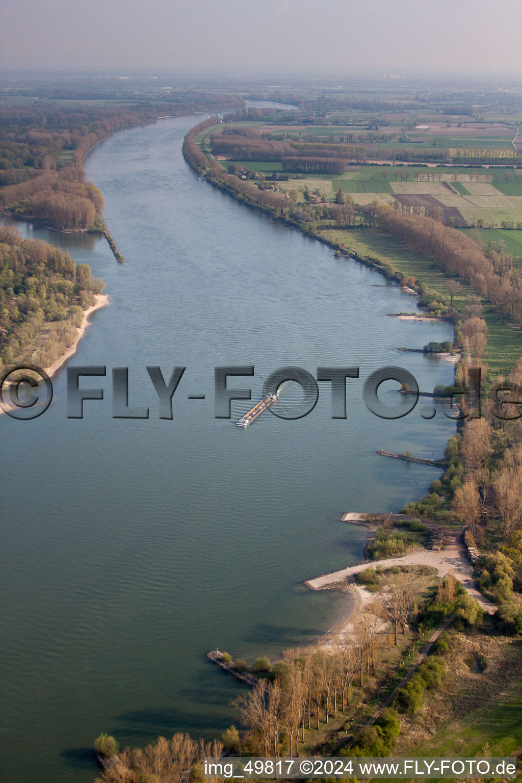 Vue aérienne de Dienheim dans le département Rhénanie-Palatinat, Allemagne