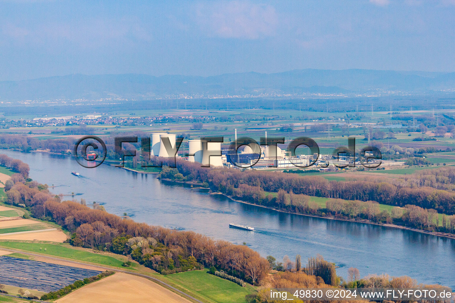 Vue oblique de Centrale nucléaire (hors service) à le quartier Wattenheim in Biblis dans le département Hesse, Allemagne