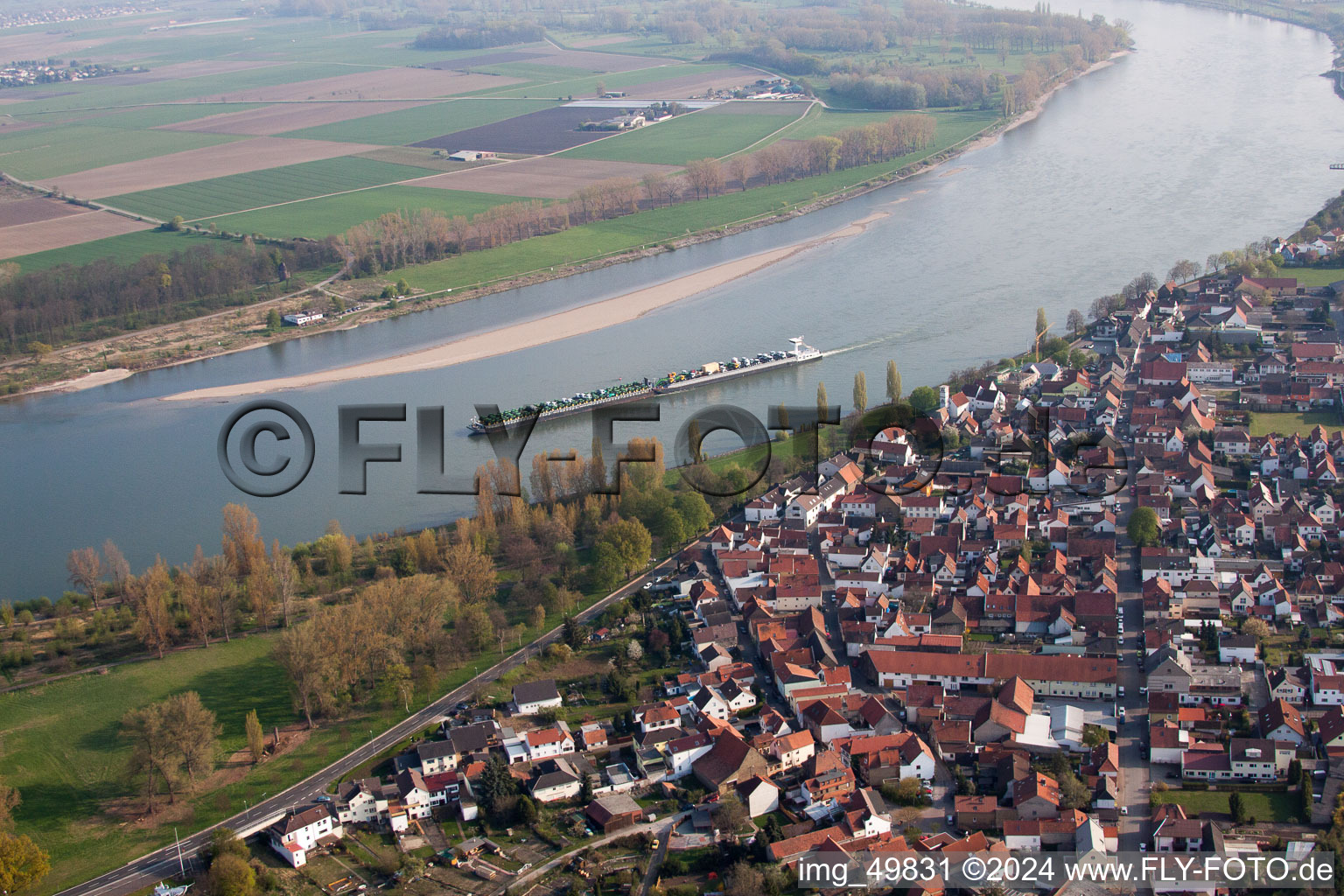 Quartier Rheindürkheim in Worms dans le département Rhénanie-Palatinat, Allemagne vue du ciel