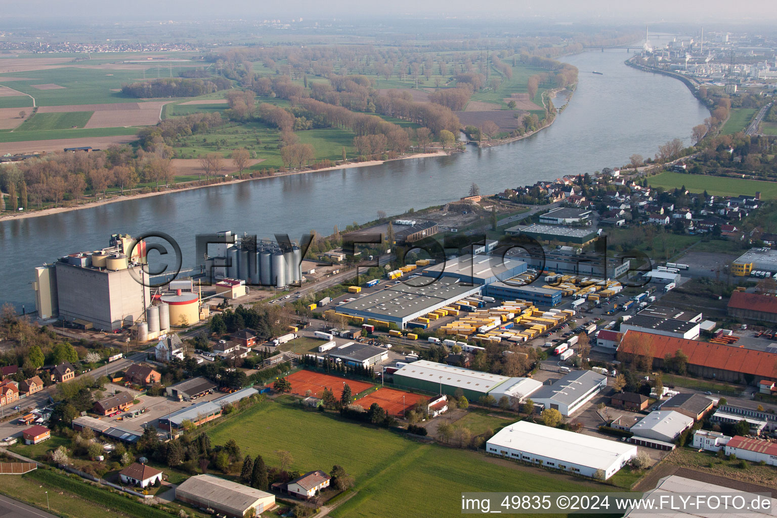 Image drone de Quartier Rheindürkheim in Worms dans le département Rhénanie-Palatinat, Allemagne