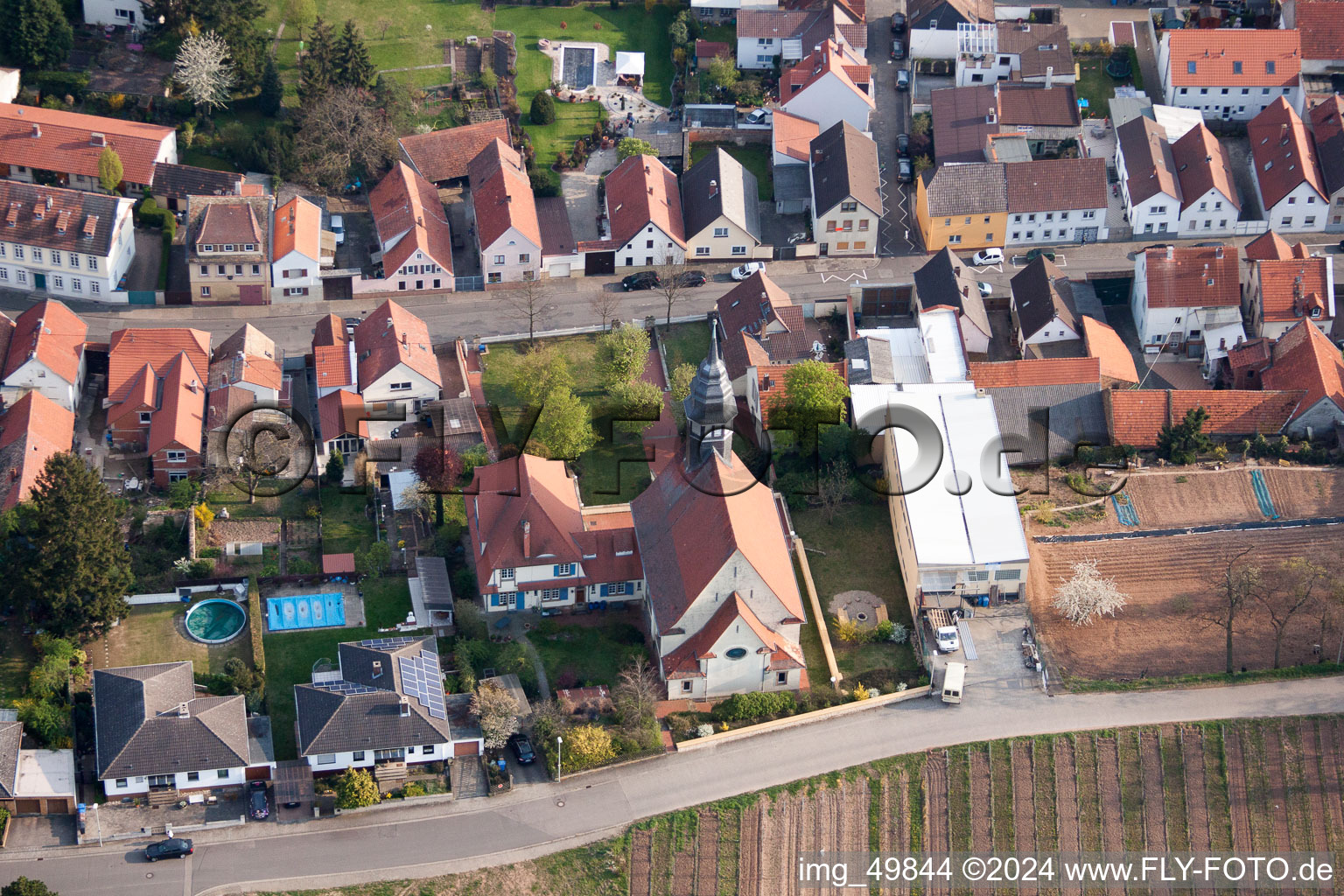 Vue aérienne de Paroisse évangélique Worms-Horchheim à le quartier Horchheim in Worms dans le département Rhénanie-Palatinat, Allemagne