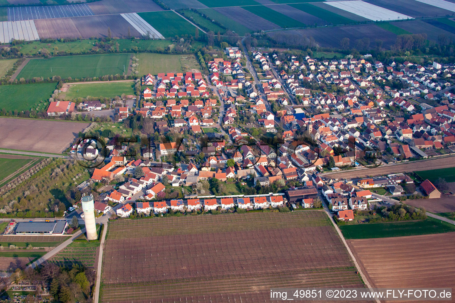Vue aérienne de Großniedesheim dans le département Rhénanie-Palatinat, Allemagne