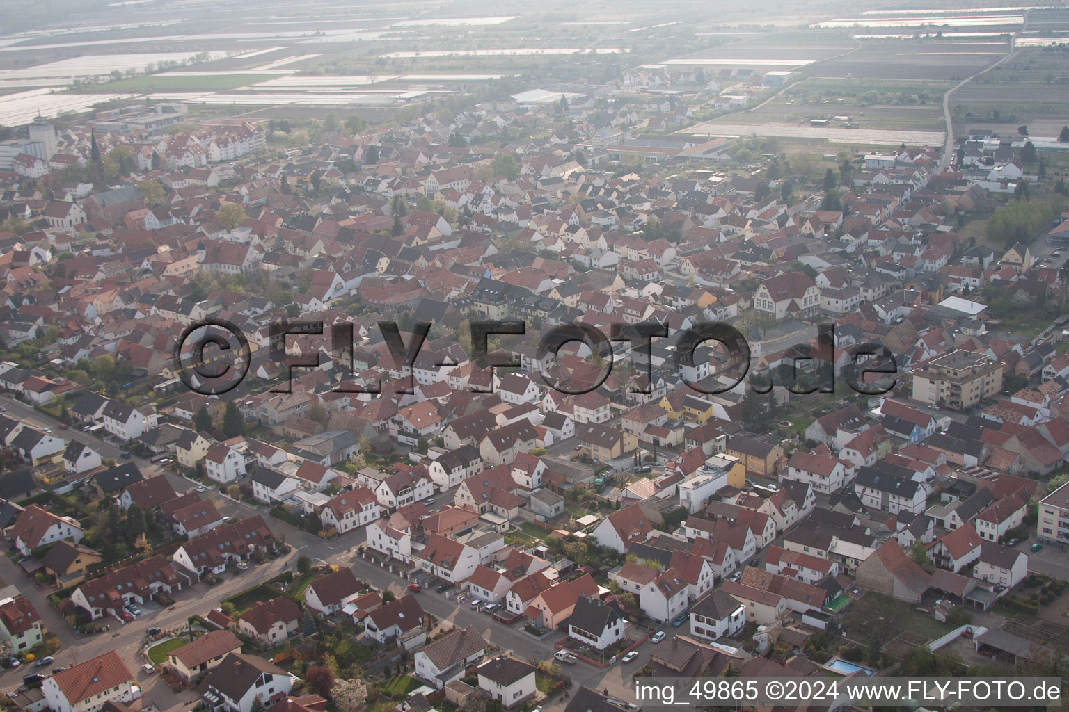 Lambsheim dans le département Rhénanie-Palatinat, Allemagne du point de vue du drone