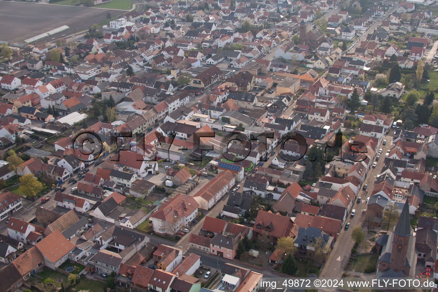 Maxdorf dans le département Rhénanie-Palatinat, Allemagne du point de vue du drone