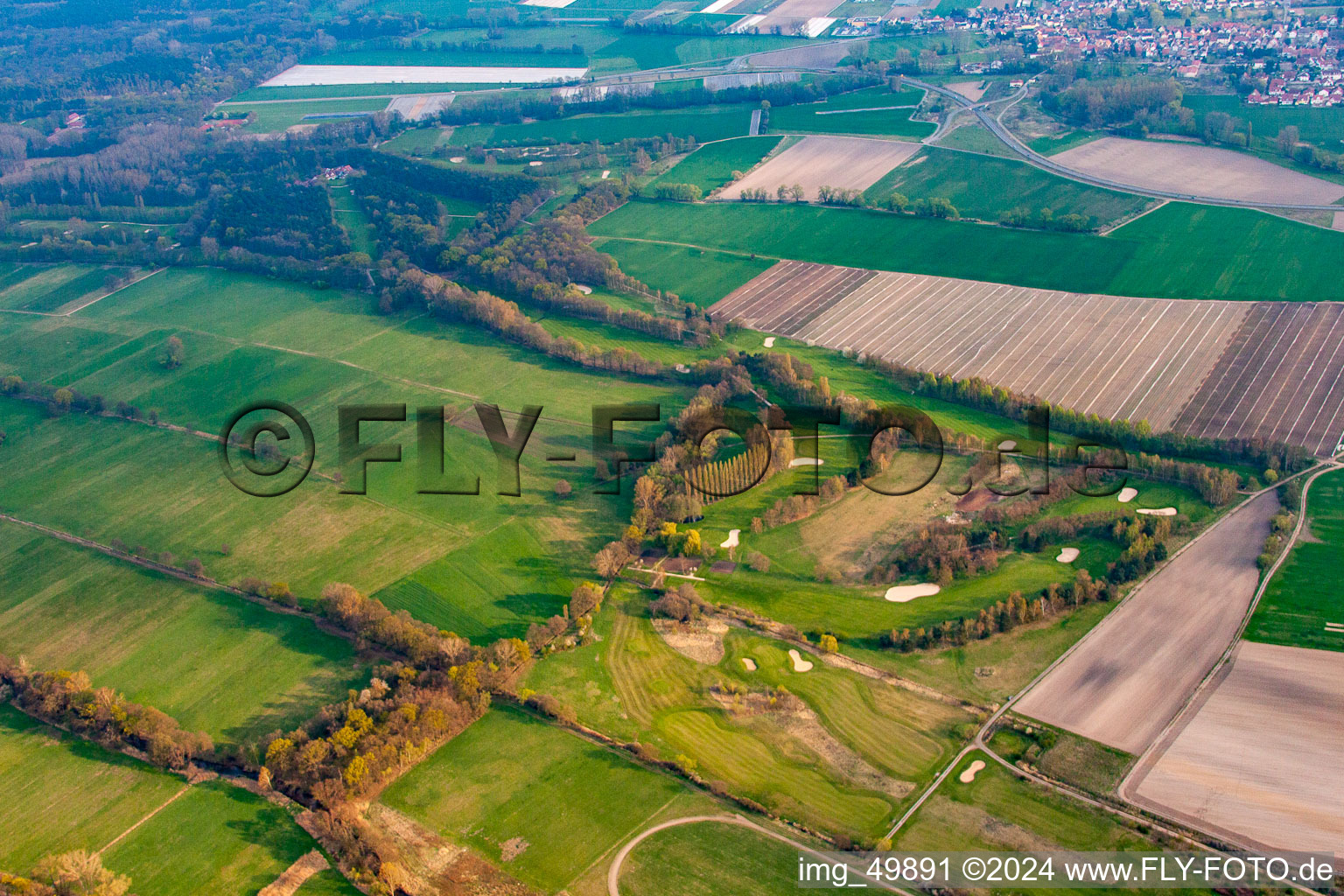 Vue oblique de Terrain de golf du Golf Club Pfalz à le quartier Geinsheim in Neustadt an der Weinstraße dans le département Rhénanie-Palatinat, Allemagne