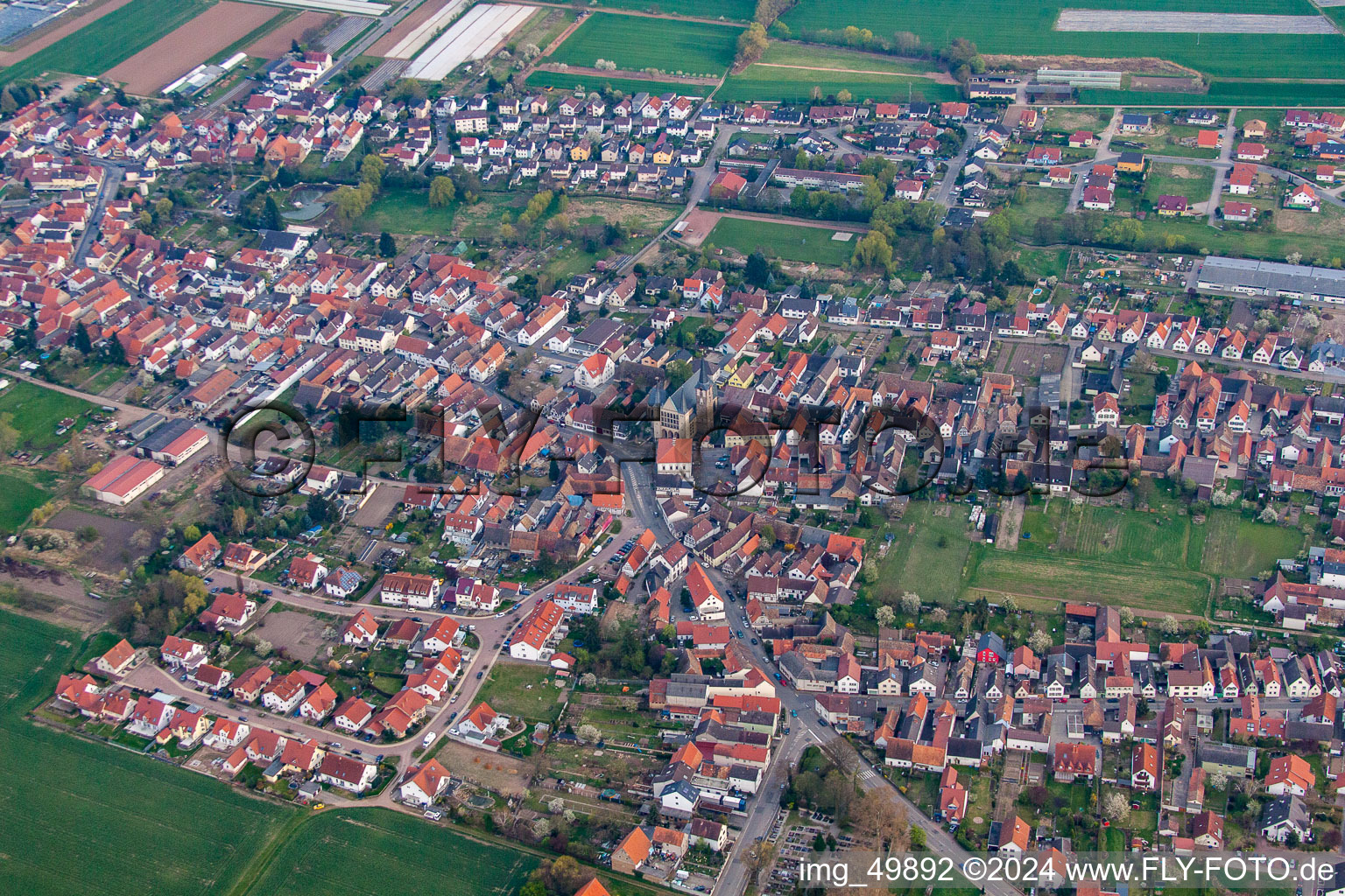 Vue aérienne de Gaustr à le quartier Geinsheim in Neustadt an der Weinstraße dans le département Rhénanie-Palatinat, Allemagne