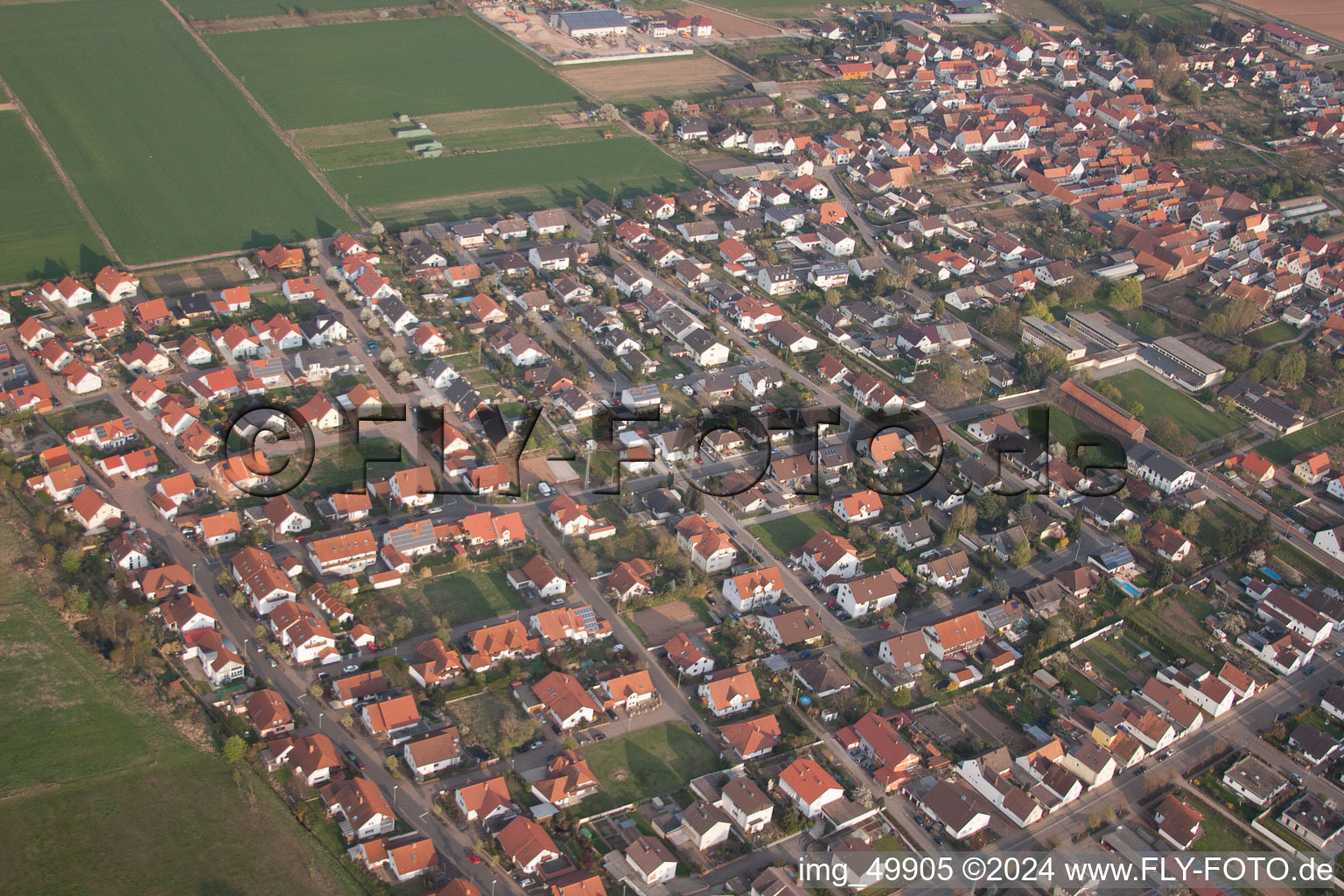 Enregistrement par drone de Quartier Ottersheim in Ottersheim bei Landau dans le département Rhénanie-Palatinat, Allemagne