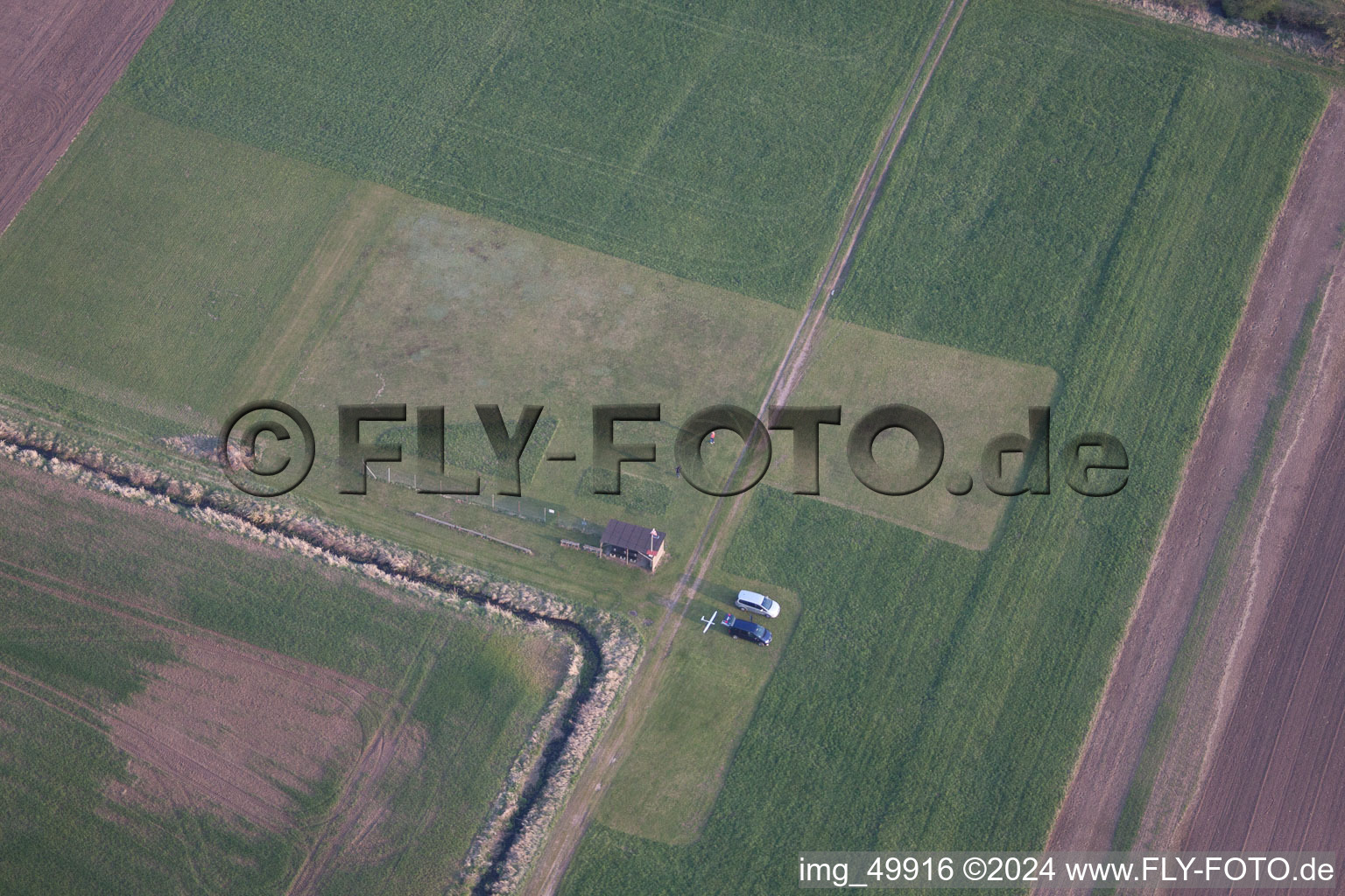 Vue aérienne de Aérodrome modèle à Hatzenbühl dans le département Rhénanie-Palatinat, Allemagne