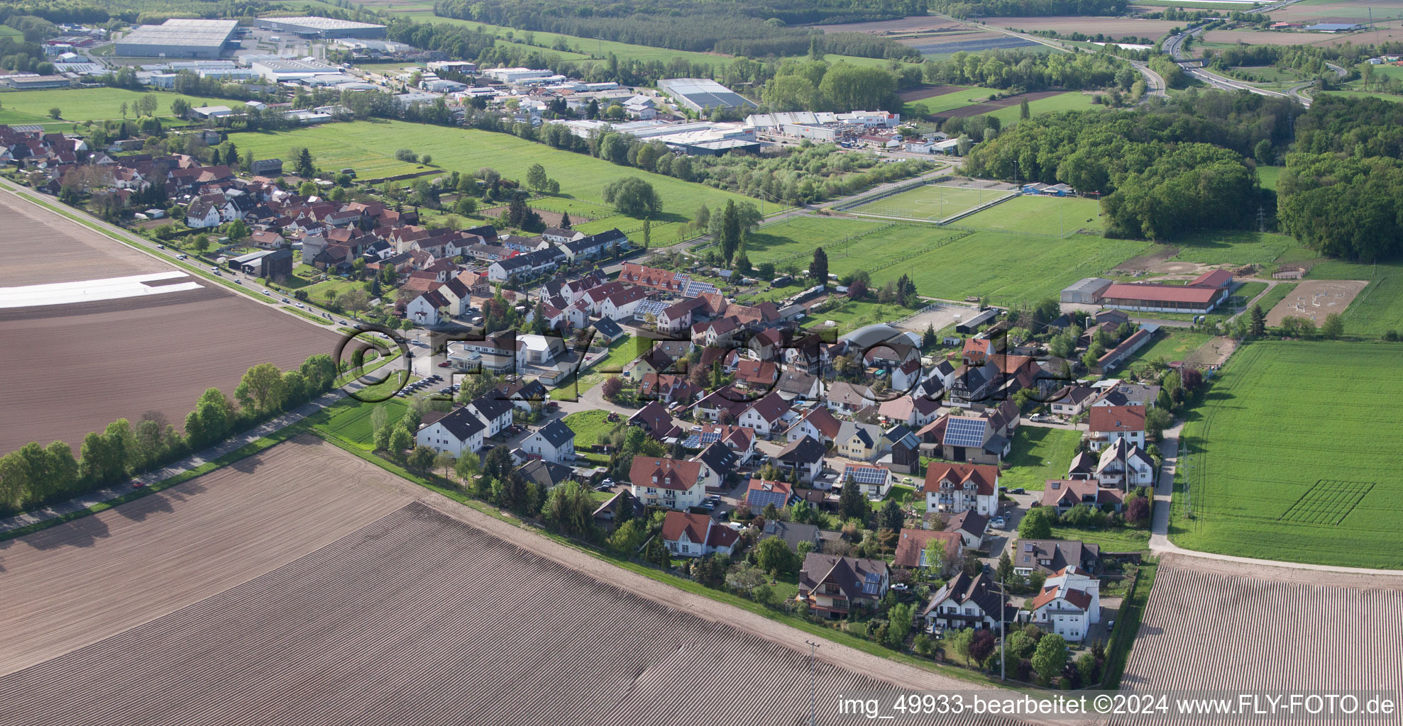 Vue aérienne de Panorama à le quartier Minderslachen in Kandel dans le département Rhénanie-Palatinat, Allemagne