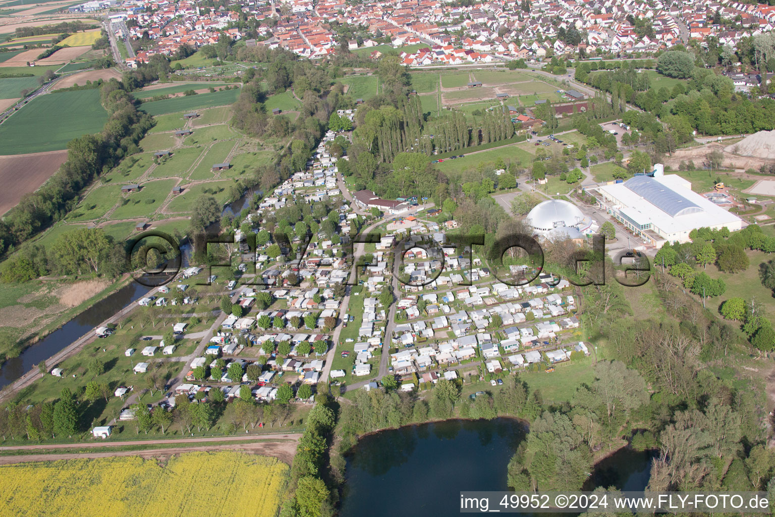 Rülzheim dans le département Rhénanie-Palatinat, Allemagne du point de vue du drone